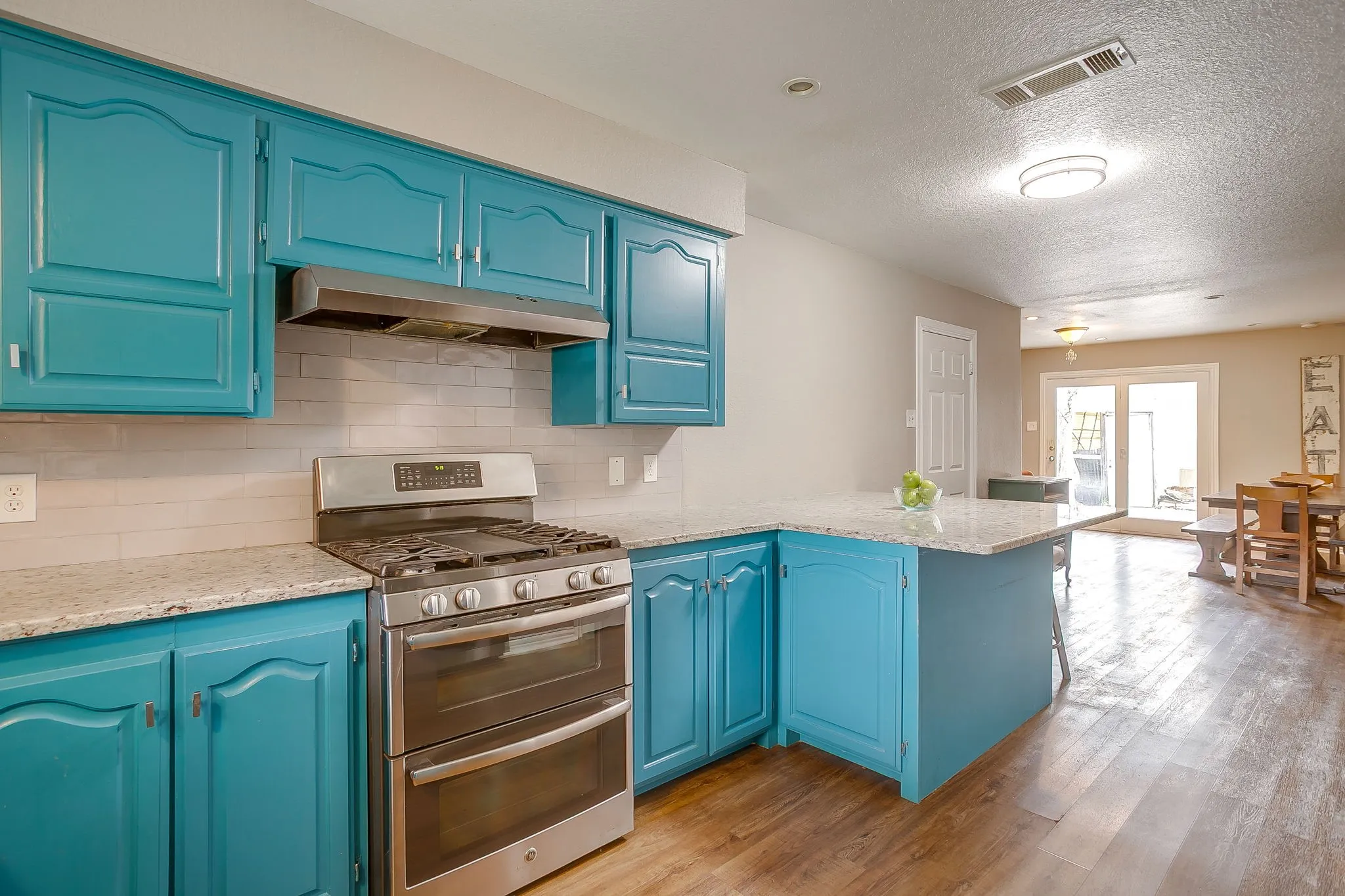 Single Family Residence For Sale in Tarrant County , 5305 Morley Avenue, Fort Worth, Texas 76133, 4 Bedroom, 3 Bathroom, 2 Garage spaces, 2,459 Sqft, built in 1957, mls#21197613, Real Estate Agent in Fort Worth, Homes For Sale in Tarrant county, Homes For Sale in Fort Worth, Realtor in Fort Worth Texas, Real Estate Brokerage Independent Realty Texas, Luminita Cordes Realtor