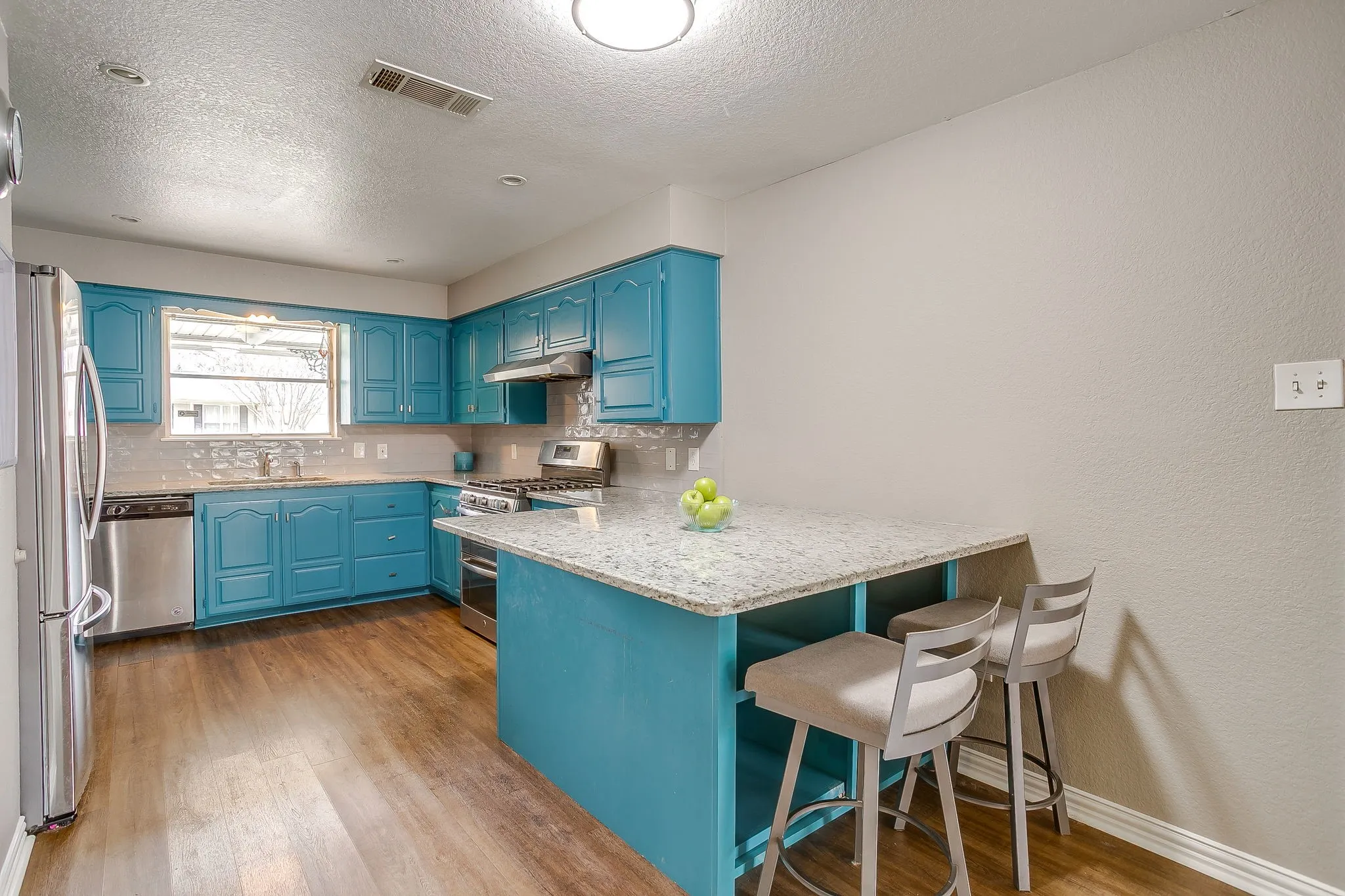 Single Family Residence For Sale in Tarrant County , 5305 Morley Avenue, Fort Worth, Texas 76133, 4 Bedroom, 3 Bathroom, 2 Garage spaces, 2,459 Sqft, built in 1957, mls#21197613, Real Estate Agent in Fort Worth, Homes For Sale in Tarrant county, Homes For Sale in Fort Worth, Realtor in Fort Worth Texas, Real Estate Brokerage Independent Realty Texas, Luminita Cordes Realtor