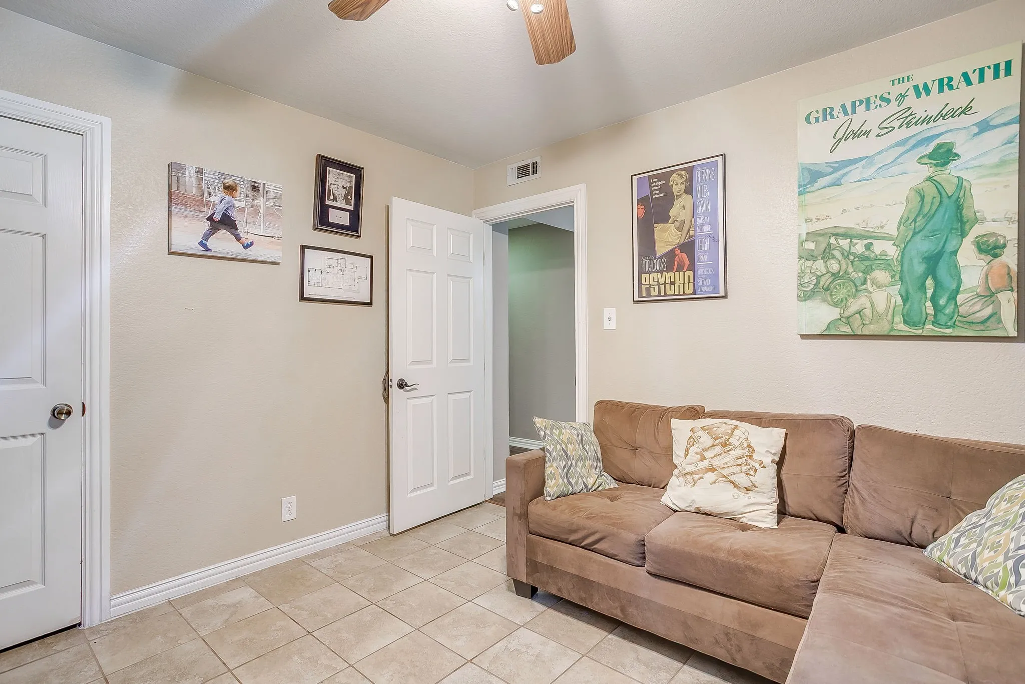 Single Family Residence For Sale in Tarrant County , 5305 Morley Avenue, Fort Worth, Texas 76133, 4 Bedroom, 3 Bathroom, 2 Garage spaces, 2,459 Sqft, built in 1957, mls#21197613, Real Estate Agent in Fort Worth, Homes For Sale in Tarrant county, Homes For Sale in Fort Worth, Realtor in Fort Worth Texas, Real Estate Brokerage Independent Realty Texas, Luminita Cordes Realtor