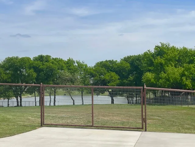 Upgraded Pipe Top fence w/no climb