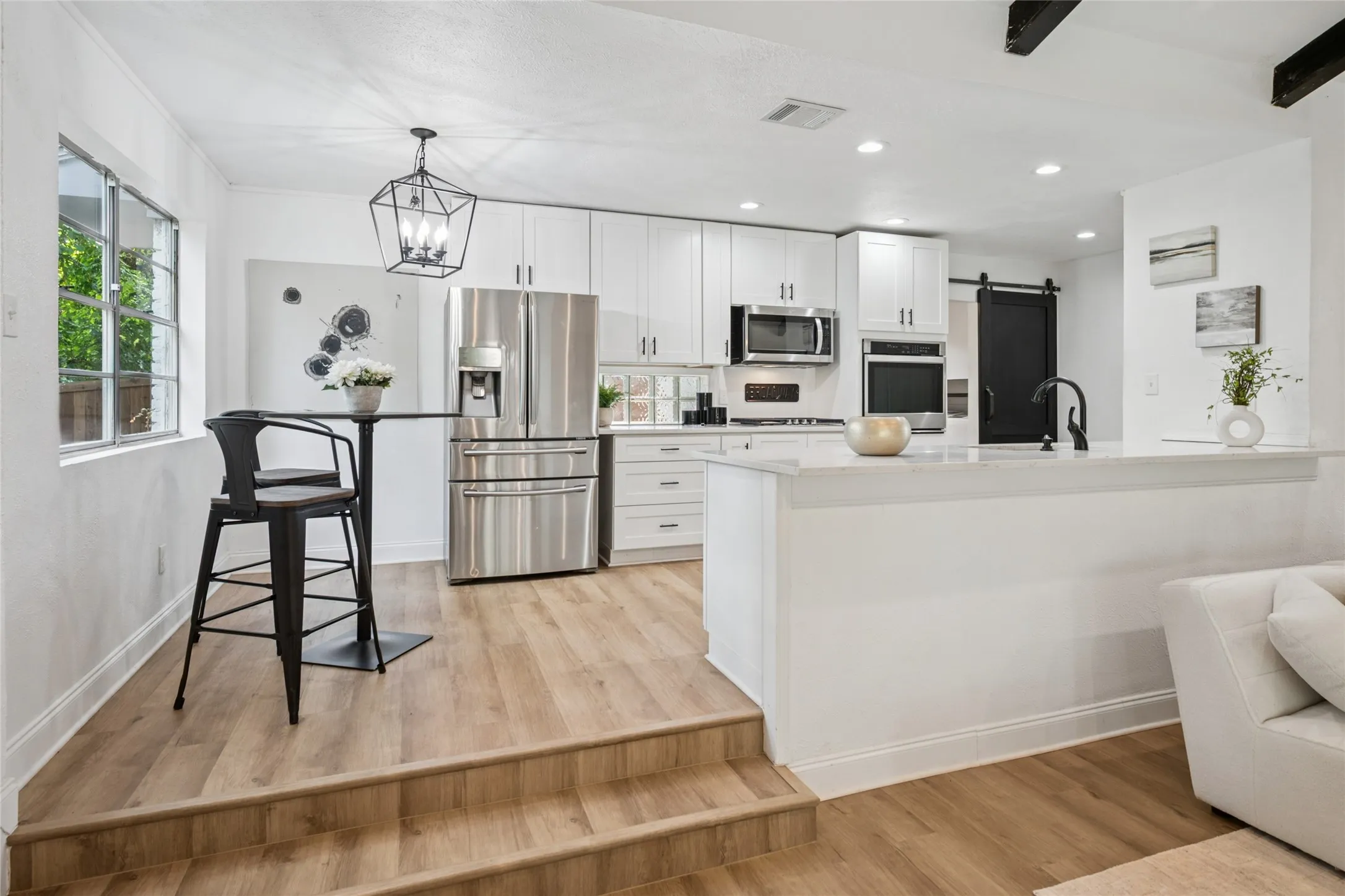 Single Family Residence For Sale in Dallas County , 912 Glen Oaks Boulevard, Dallas, Texas 75232, 3 Bedroom, 3 Bathroom, 2 Garage spaces, 2,058 Sqft, built in 1964, mls#21197996, Real Estate Agent in Dallas, Homes For Sale in Dallas county, Homes For Sale in Dallas, Realtor in Dallas Texas, Real Estate Brokerage Independent Realty Texas, Luminita Cordes Realtor