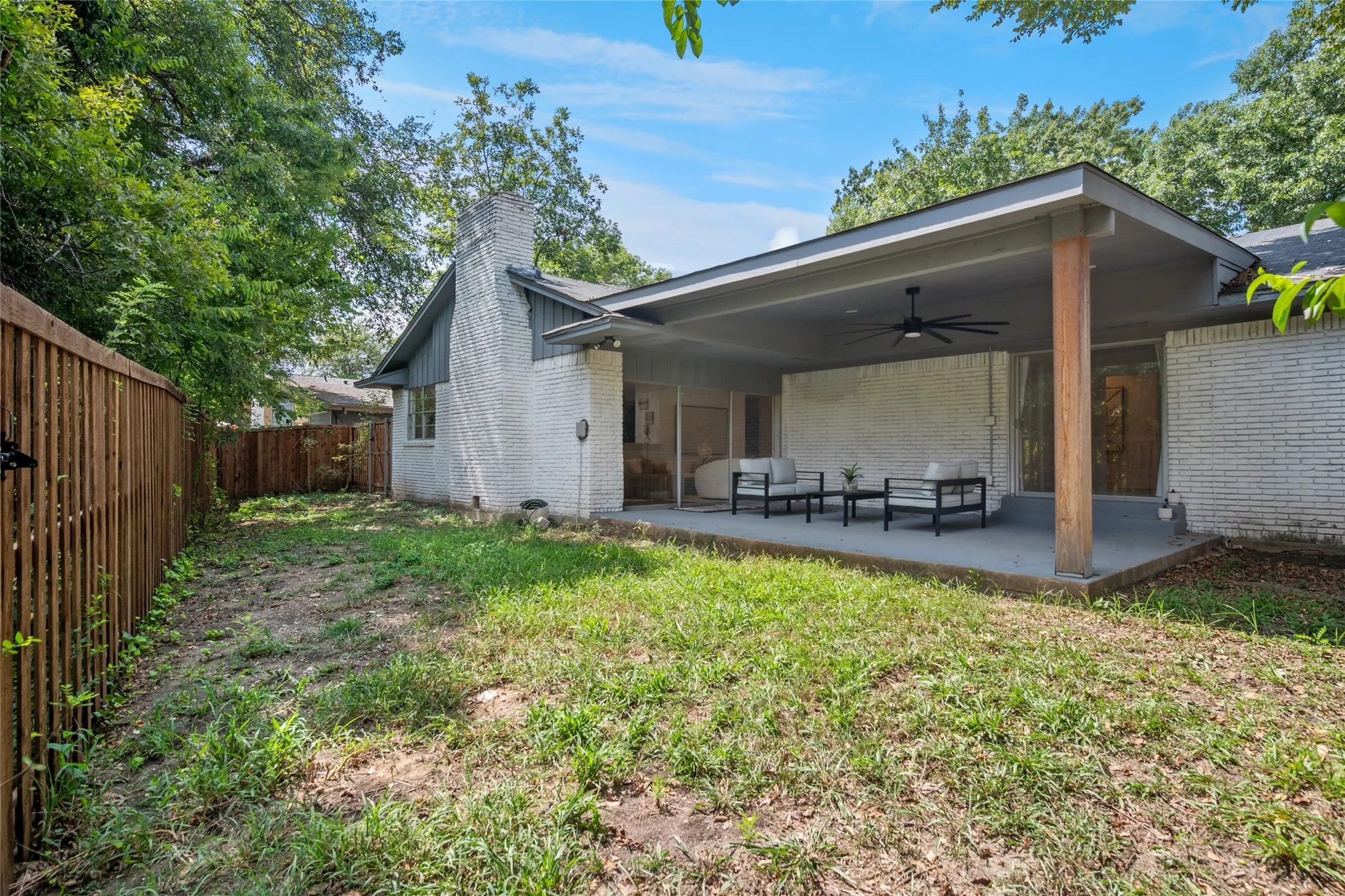 Single Family Residence For Sale in Dallas County , 912 Glen Oaks Boulevard, Dallas, Texas 75232, 3 Bedroom, 3 Bathroom, 2 Garage spaces, 2,058 Sqft, built in 1964, mls#21197996, Real Estate Agent in Dallas, Homes For Sale in Dallas county, Homes For Sale in Dallas, Realtor in Dallas Texas, Real Estate Brokerage Independent Realty Texas, Luminita Cordes Realtor