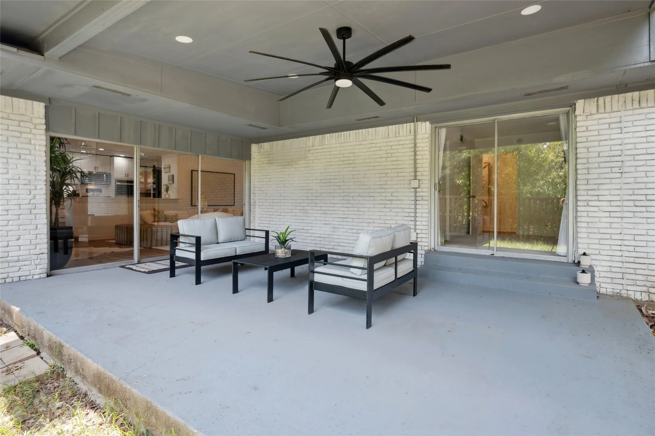 Single Family Residence For Sale in Dallas County , 912 Glen Oaks Boulevard, Dallas, Texas 75232, 3 Bedroom, 3 Bathroom, 2 Garage spaces, 2,058 Sqft, built in 1964, mls#21197996, Real Estate Agent in Dallas, Homes For Sale in Dallas county, Homes For Sale in Dallas, Realtor in Dallas Texas, Real Estate Brokerage Independent Realty Texas, Luminita Cordes Realtor