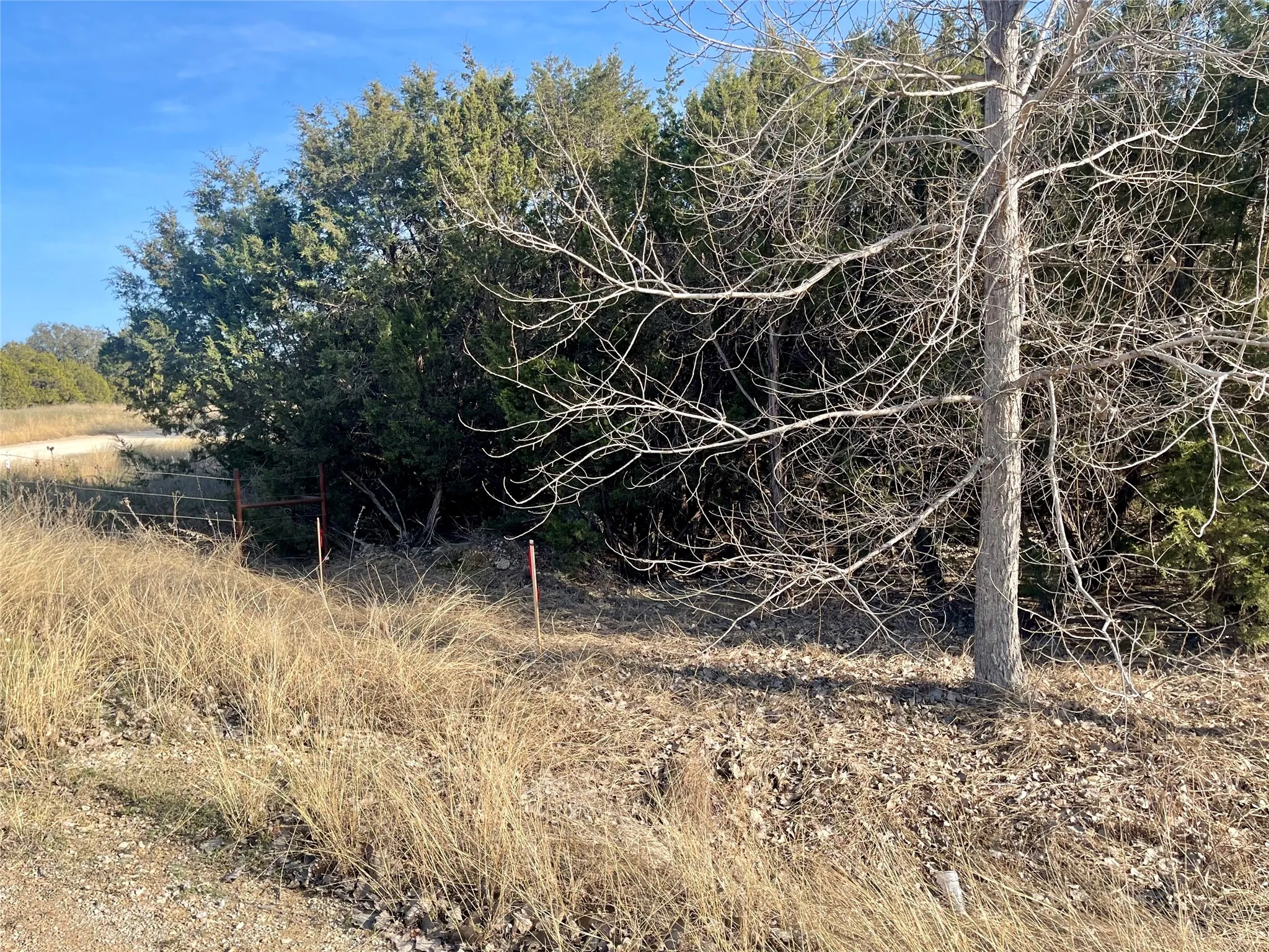 Corner stake on Lakeshore Lane at Arrowhead Road