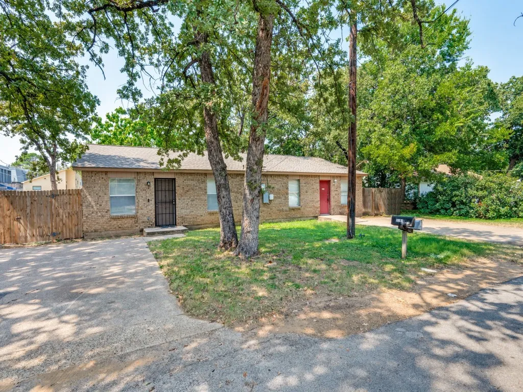 Duplex For Sale in Tarrant County , 518 Jordan Lane, Arlington, Texas 76012, 0, 2 Bathroom, Garage spaces, 0 Sqft, built in 1983, Preowned, mls#21197456, Real Estate Agent in Arlington, Homes For Sale in Tarrant county, Homes For Sale in Arlington, Realtor in Arlington Texas, Real Estate Brokerage Independent Realty Texas, Luminita Cordes Realtor