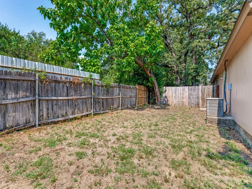 Duplex For Sale in Tarrant County , 518 Jordan Lane, Arlington, Texas 76012, 0, 2 Bathroom, Garage spaces, 0 Sqft, built in 1983, Preowned, mls#21197456, Real Estate Agent in Arlington, Homes For Sale in Tarrant county, Homes For Sale in Arlington, Realtor in Arlington Texas, Real Estate Brokerage Independent Realty Texas, Luminita Cordes Realtor