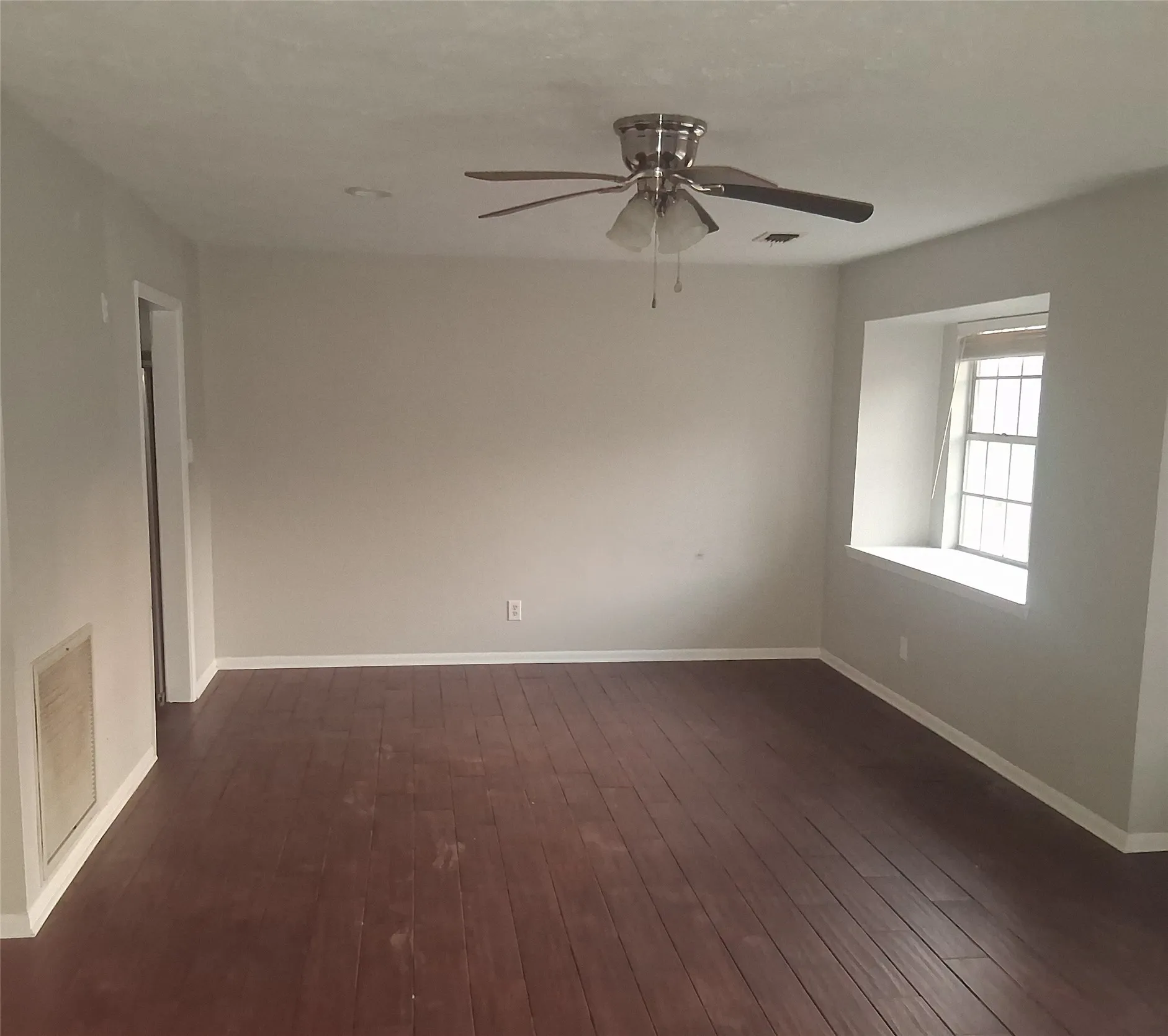 Single Family Residence For Sale in Bowie County , 2 Woodcliff Drive, Texarkana, Texas 75503, 4 Bedroom, 4 Bathroom, 2 Garage spaces, 2,369 Sqft, built in 1971, Preowned, Price $194,400, mls#21195254, Real Estate Agent in Texarkana, Homes For Sale in Bowie county, Homes For Sale in Texarkana, Realtor in Texarkana Texas, Real Estate Brokerage Independent Realty Texas, Luminita Cordes Realtor