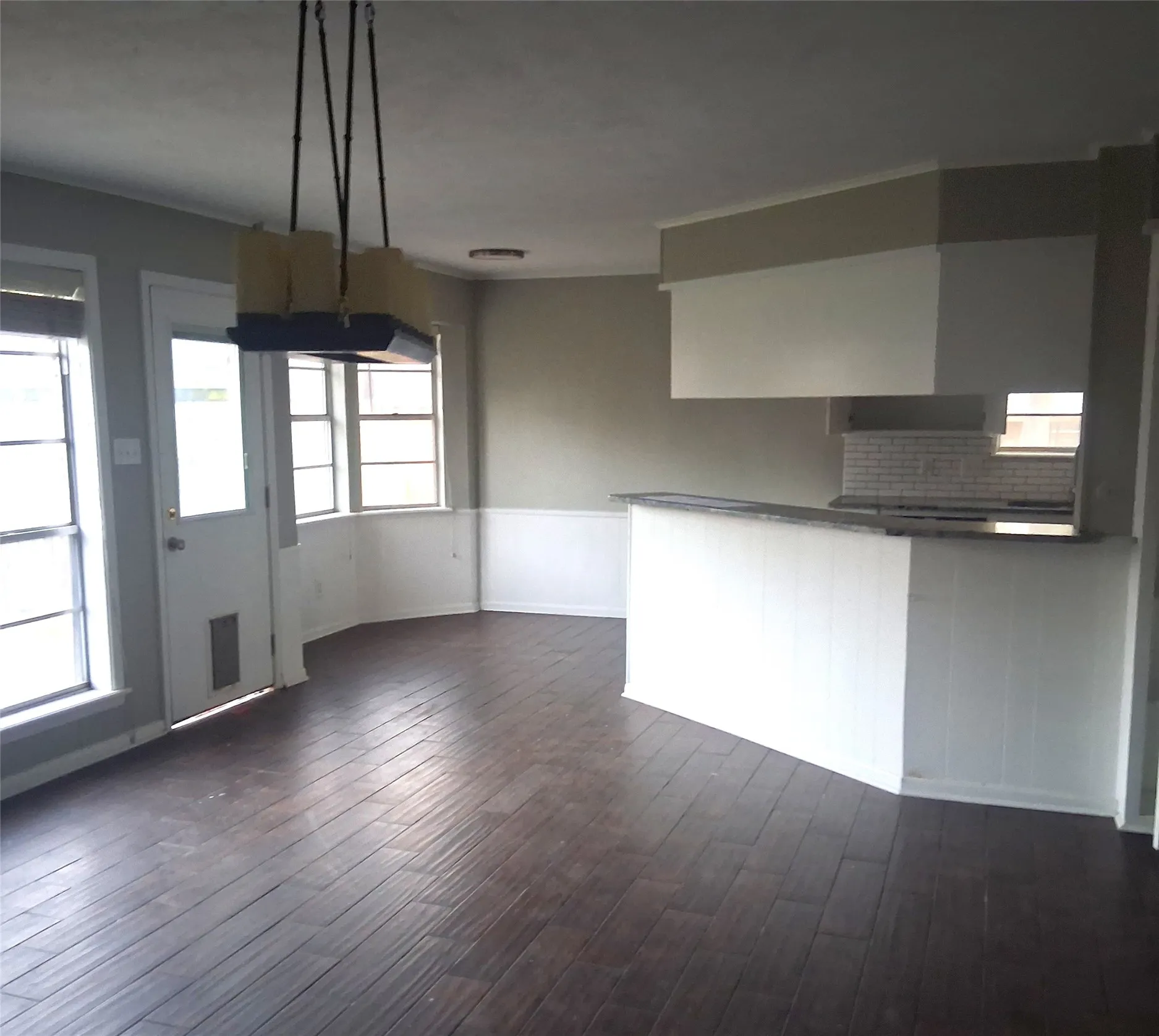 Single Family Residence For Sale in Bowie County , 2 Woodcliff Drive, Texarkana, Texas 75503, 4 Bedroom, 4 Bathroom, 2 Garage spaces, 2,369 Sqft, built in 1971, Preowned, Price $194,400, mls#21195254, Real Estate Agent in Texarkana, Homes For Sale in Bowie county, Homes For Sale in Texarkana, Realtor in Texarkana Texas, Real Estate Brokerage Independent Realty Texas, Luminita Cordes Realtor