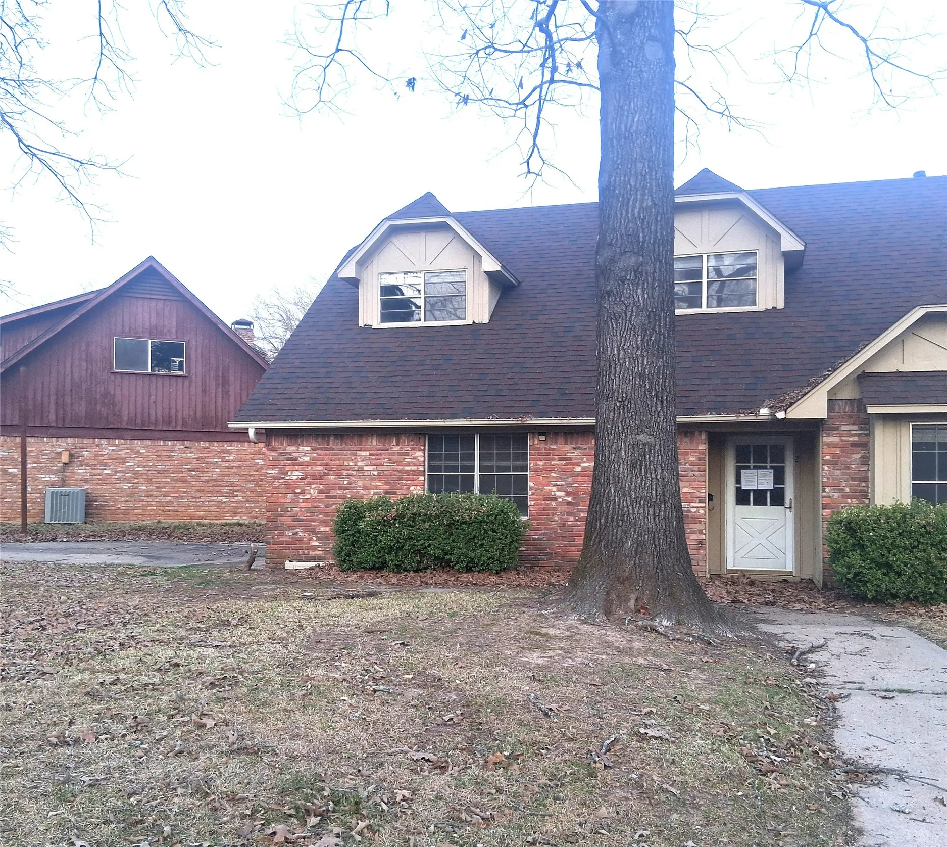 Single Family Residence For Sale in Bowie County , 2 Woodcliff Drive, Texarkana, Texas 75503, 4 Bedroom, 4 Bathroom, 2 Garage spaces, 2,369 Sqft, built in 1971, Preowned, Price $194,400, mls#21195254, Real Estate Agent in Texarkana, Homes For Sale in Bowie county, Homes For Sale in Texarkana, Realtor in Texarkana Texas, Real Estate Brokerage Independent Realty Texas, Luminita Cordes Realtor