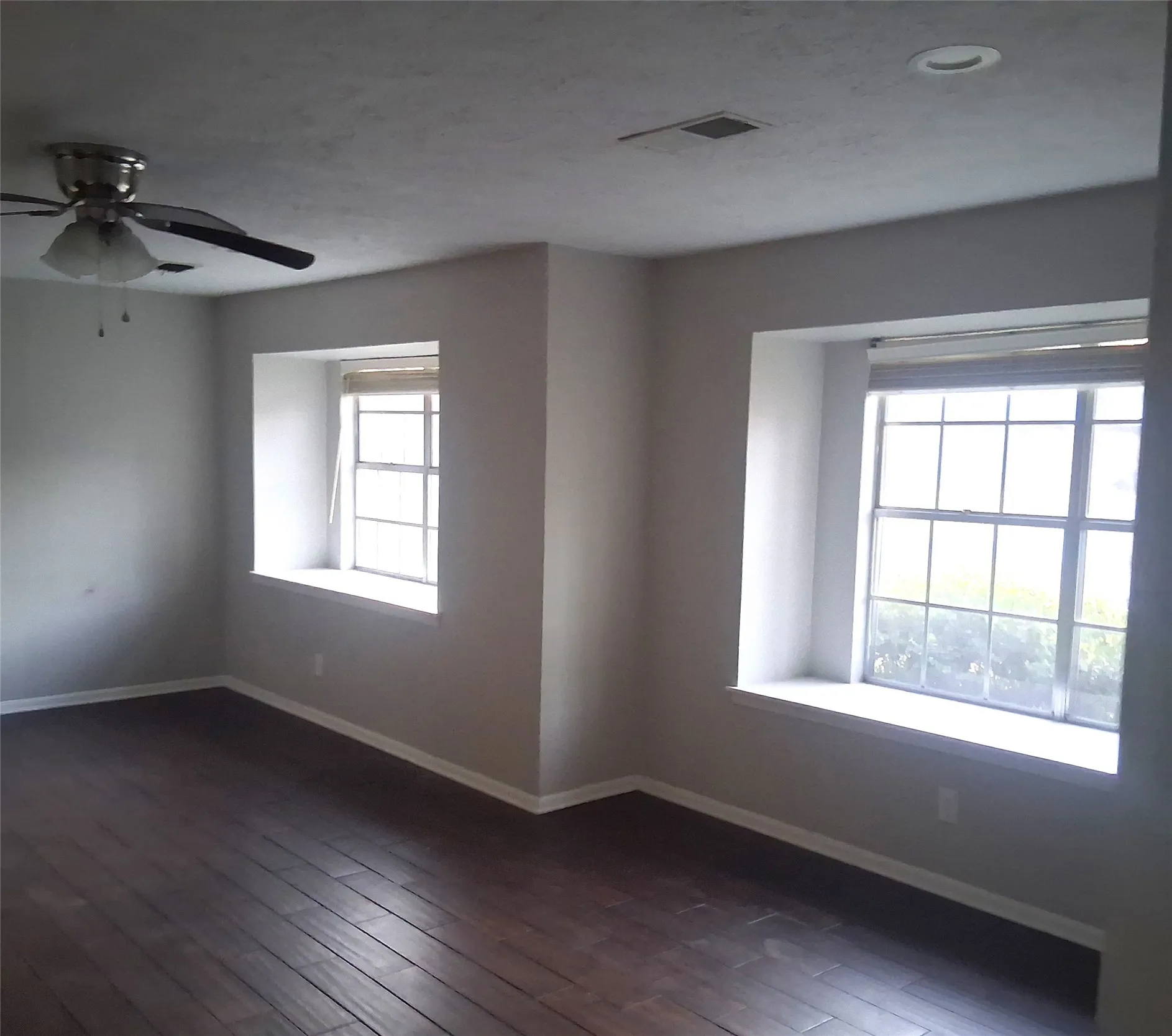 Single Family Residence For Sale in Bowie County , 2 Woodcliff Drive, Texarkana, Texas 75503, 4 Bedroom, 4 Bathroom, 2 Garage spaces, 2,369 Sqft, built in 1971, Preowned, Price $194,400, mls#21195254, Real Estate Agent in Texarkana, Homes For Sale in Bowie county, Homes For Sale in Texarkana, Realtor in Texarkana Texas, Real Estate Brokerage Independent Realty Texas, Luminita Cordes Realtor