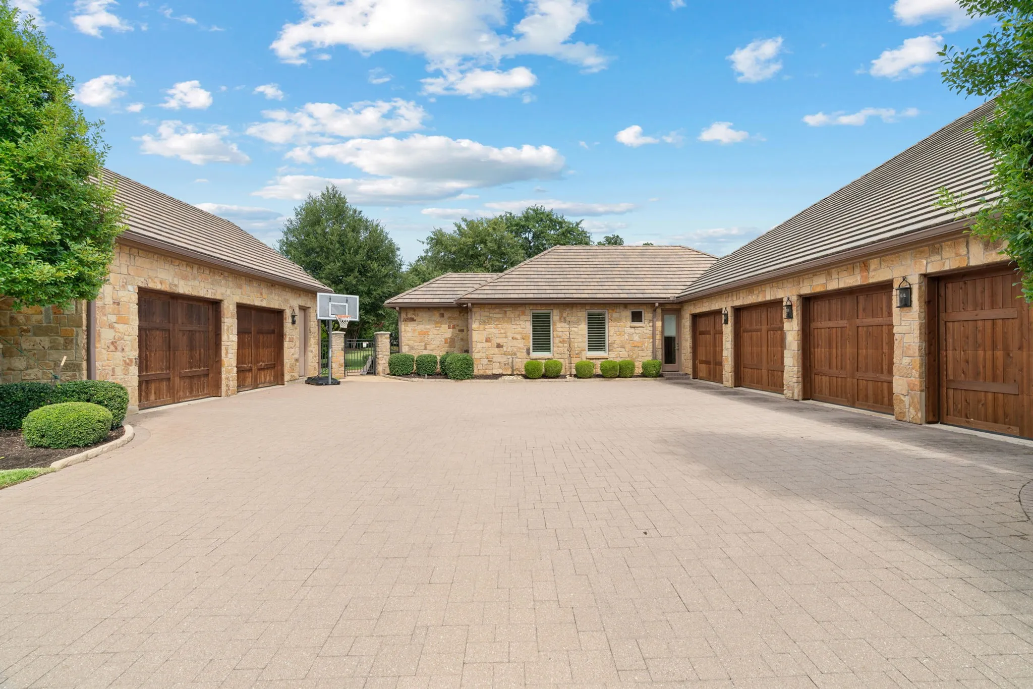 Single Family Residence For Sale in Denton County , 1908 Point De Vue Drive, Flower Mound, Texas 75022, 7 Bedrooms, 9 Bathrooms, 6 Garage spaces, 10,483 Sqft, built in 2015, Preowned, Price $5,600,000, mls#21198717, Real Estate Agent in Flower Mound, Homes For Sale in Denton county, Homes For Sale in Flower Mound, Realtor in Flower Mound Texas, Real Estate Brokerage Independent Realty Texas, Luminita Cordes Realtor