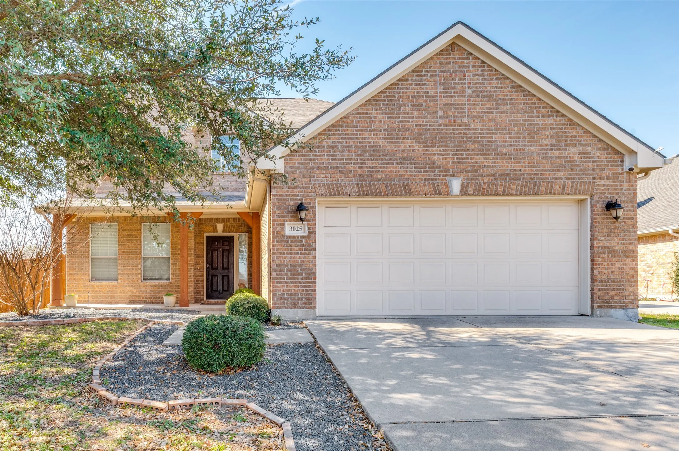 Single Family Residence For Sale in Ellis County , 3025 Glenbrook Drive, Midlothian, Texas 76065, 4 Bedroom, 4 Bathroom, 2 Garage spaces, 3,205 Sqft, built in 2009, Preowned, mls#21191771, Real Estate Agent in Midlothian, Homes For Sale in Ellis county, Homes For Sale in Midlothian, Realtor in Midlothian Texas, Real Estate Brokerage Independent Realty Texas, Luminita Cordes Realtor