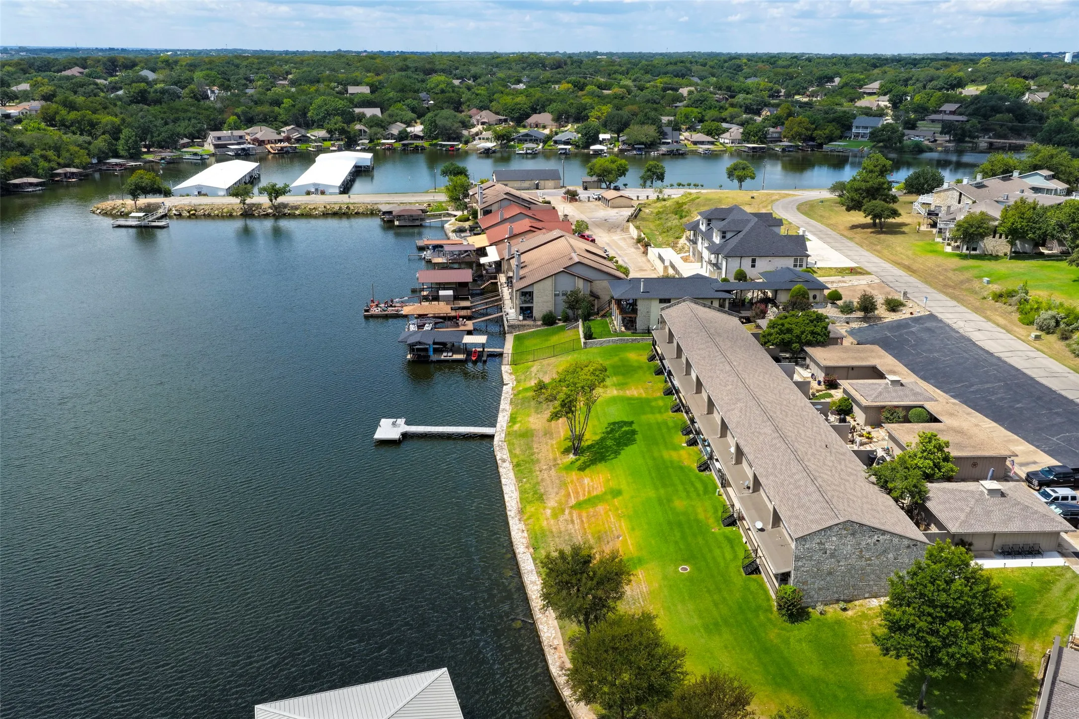 Condominium For Sale in Hood County , 5200 Country Club Drive, De Cordova, Texas 76049, 2 Bedroom, 2 Bathroom, 1 Garage spaces, 903 Sqft, built in 1973, Preowned, mls#21198750, Real Estate Agent in De Cordova, Homes For Sale in Hood county, Homes For Sale in De Cordova, Realtor in De Cordova Texas, Real Estate Brokerage Independent Realty Texas, Luminita Cordes Realtor