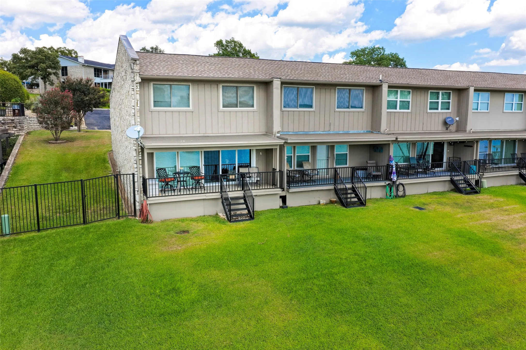 Condominium For Sale in Hood County , 5200 Country Club Drive, De Cordova, Texas 76049, 2 Bedroom, 2 Bathroom, 1 Garage spaces, 903 Sqft, built in 1973, Preowned, mls#21198750, Real Estate Agent in De Cordova, Homes For Sale in Hood county, Homes For Sale in De Cordova, Realtor in De Cordova Texas, Real Estate Brokerage Independent Realty Texas, Luminita Cordes Realtor