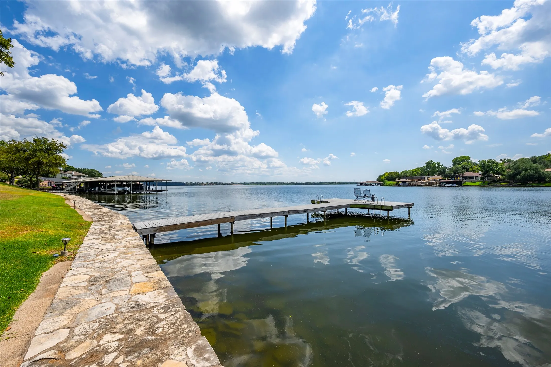 Condominium For Sale in Hood County , 5200 Country Club Drive, De Cordova, Texas 76049, 2 Bedroom, 2 Bathroom, 1 Garage spaces, 903 Sqft, built in 1973, Preowned, mls#21198750, Real Estate Agent in De Cordova, Homes For Sale in Hood county, Homes For Sale in De Cordova, Realtor in De Cordova Texas, Real Estate Brokerage Independent Realty Texas, Luminita Cordes Realtor