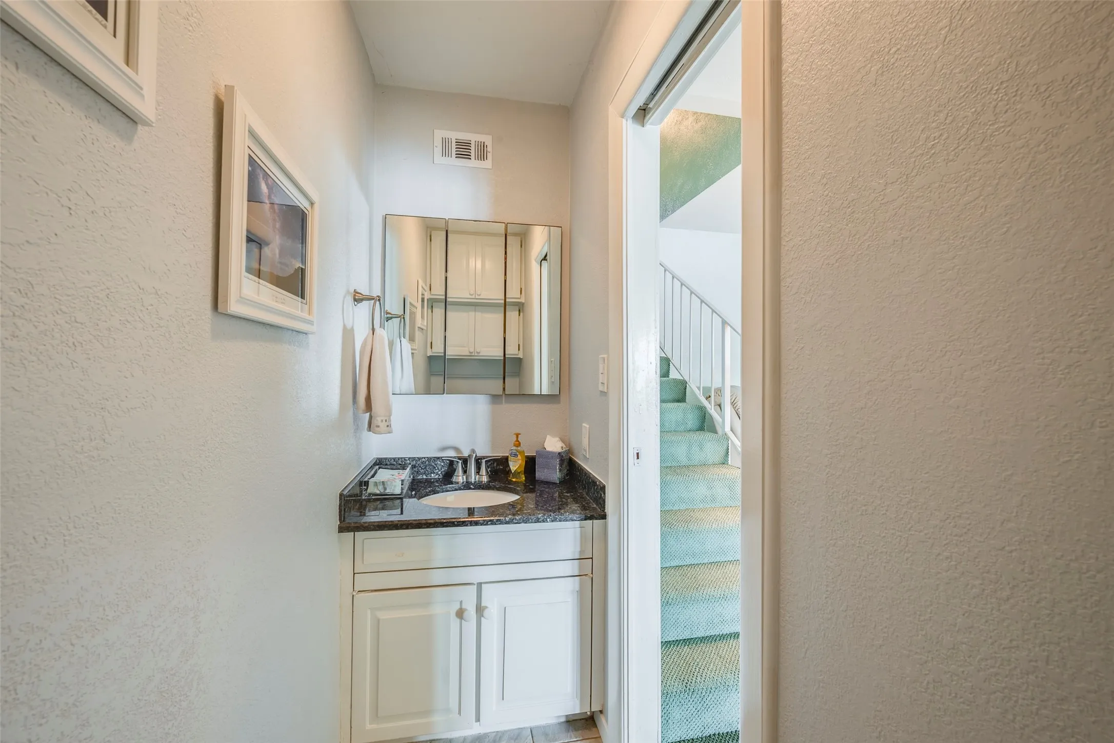 Condominium For Sale in Hood County , 5200 Country Club Drive, De Cordova, Texas 76049, 2 Bedroom, 2 Bathroom, 1 Garage spaces, 903 Sqft, built in 1973, Preowned, mls#21198750, Real Estate Agent in De Cordova, Homes For Sale in Hood county, Homes For Sale in De Cordova, Realtor in De Cordova Texas, Real Estate Brokerage Independent Realty Texas, Luminita Cordes Realtor