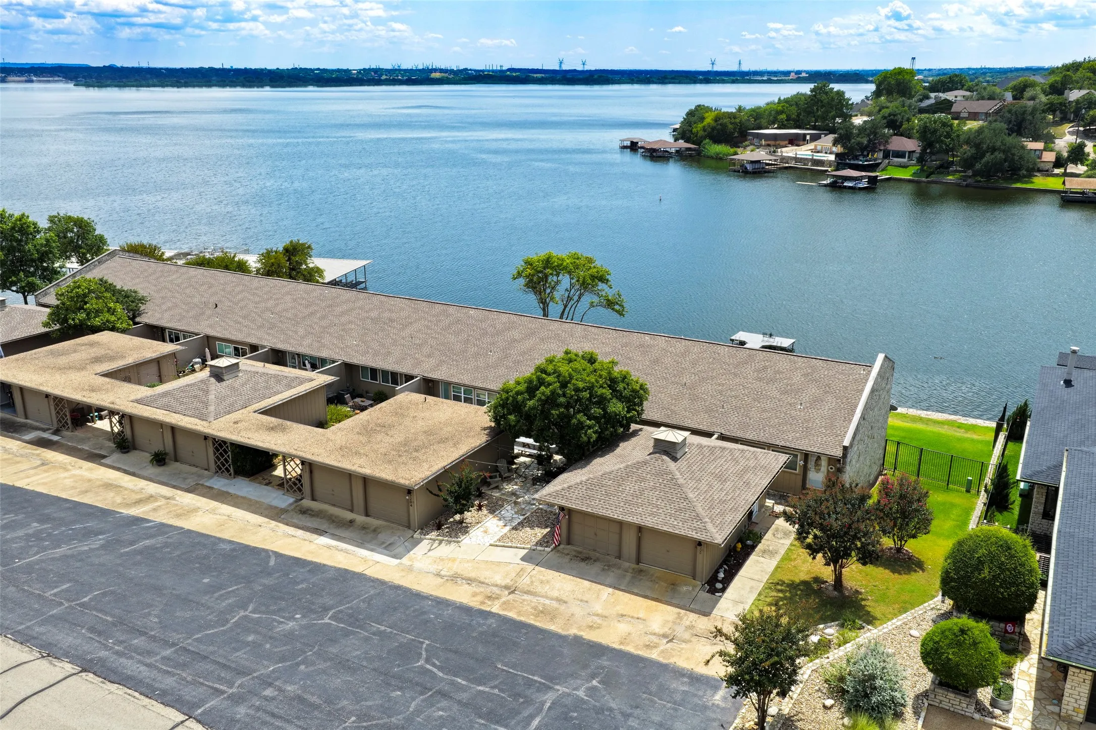 Condominium For Sale in Hood County , 5200 Country Club Drive, De Cordova, Texas 76049, 2 Bedroom, 2 Bathroom, 1 Garage spaces, 903 Sqft, built in 1973, Preowned, mls#21198750, Real Estate Agent in De Cordova, Homes For Sale in Hood county, Homes For Sale in De Cordova, Realtor in De Cordova Texas, Real Estate Brokerage Independent Realty Texas, Luminita Cordes Realtor