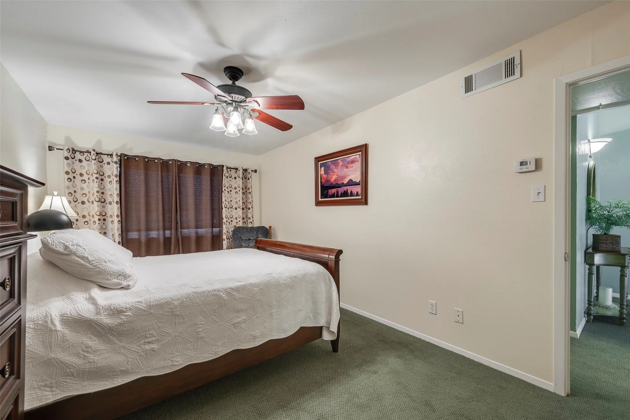 Condominium For Sale in Hood County , 5200 Country Club Drive, De Cordova, Texas 76049, 2 Bedroom, 2 Bathroom, 1 Garage spaces, 903 Sqft, built in 1973, Preowned, mls#21198750, Real Estate Agent in De Cordova, Homes For Sale in Hood county, Homes For Sale in De Cordova, Realtor in De Cordova Texas, Real Estate Brokerage Independent Realty Texas, Luminita Cordes Realtor