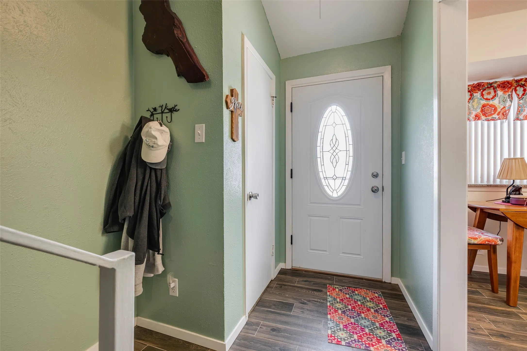 Condominium For Sale in Hood County , 5200 Country Club Drive, De Cordova, Texas 76049, 2 Bedroom, 2 Bathroom, 1 Garage spaces, 903 Sqft, built in 1973, Preowned, mls#21198750, Real Estate Agent in De Cordova, Homes For Sale in Hood county, Homes For Sale in De Cordova, Realtor in De Cordova Texas, Real Estate Brokerage Independent Realty Texas, Luminita Cordes Realtor