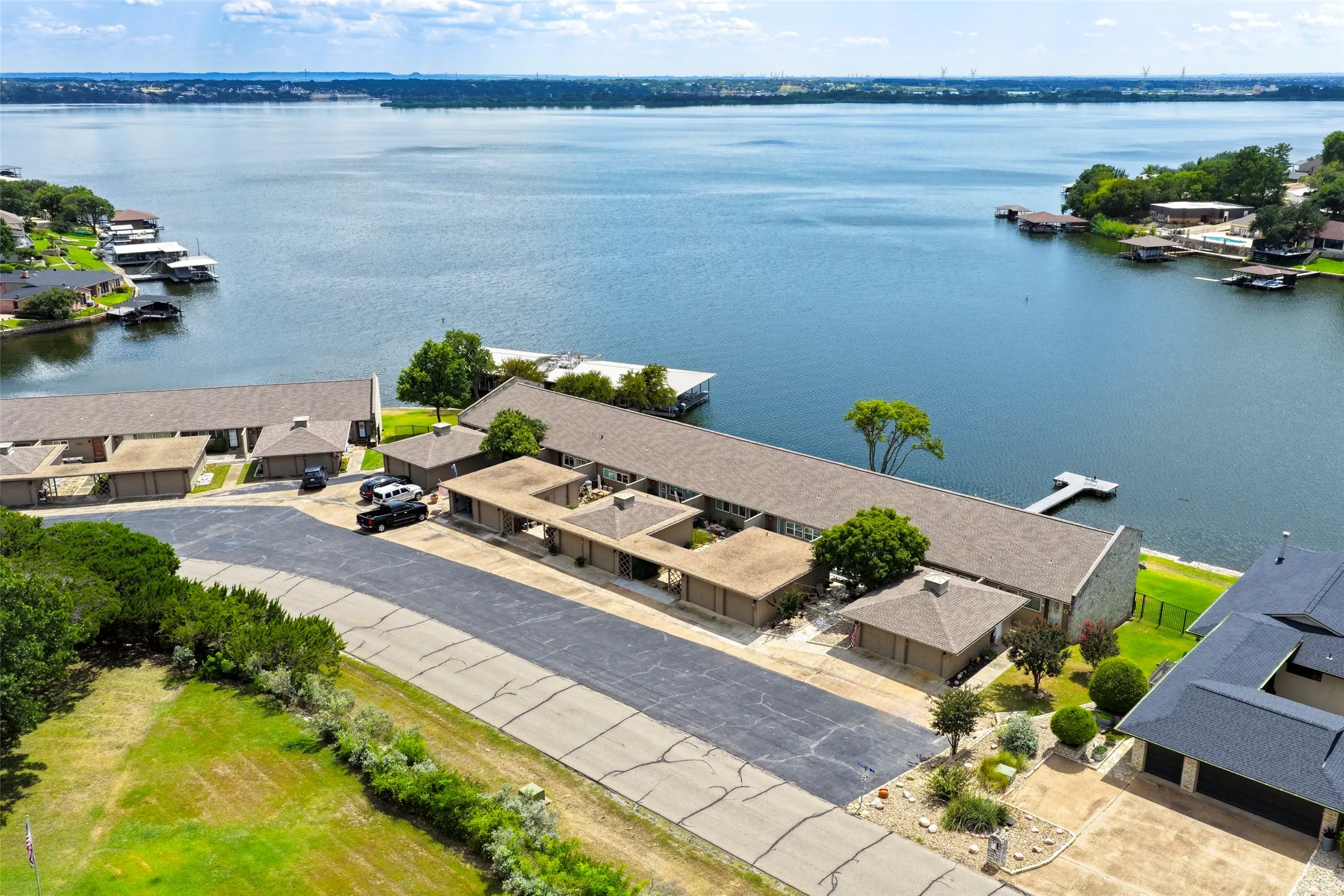 Condominium For Sale in Hood County , 5200 Country Club Drive, De Cordova, Texas 76049, 2 Bedroom, 2 Bathroom, 1 Garage spaces, 903 Sqft, built in 1973, Preowned, mls#21198750, Real Estate Agent in De Cordova, Homes For Sale in Hood county, Homes For Sale in De Cordova, Realtor in De Cordova Texas, Real Estate Brokerage Independent Realty Texas, Luminita Cordes Realtor