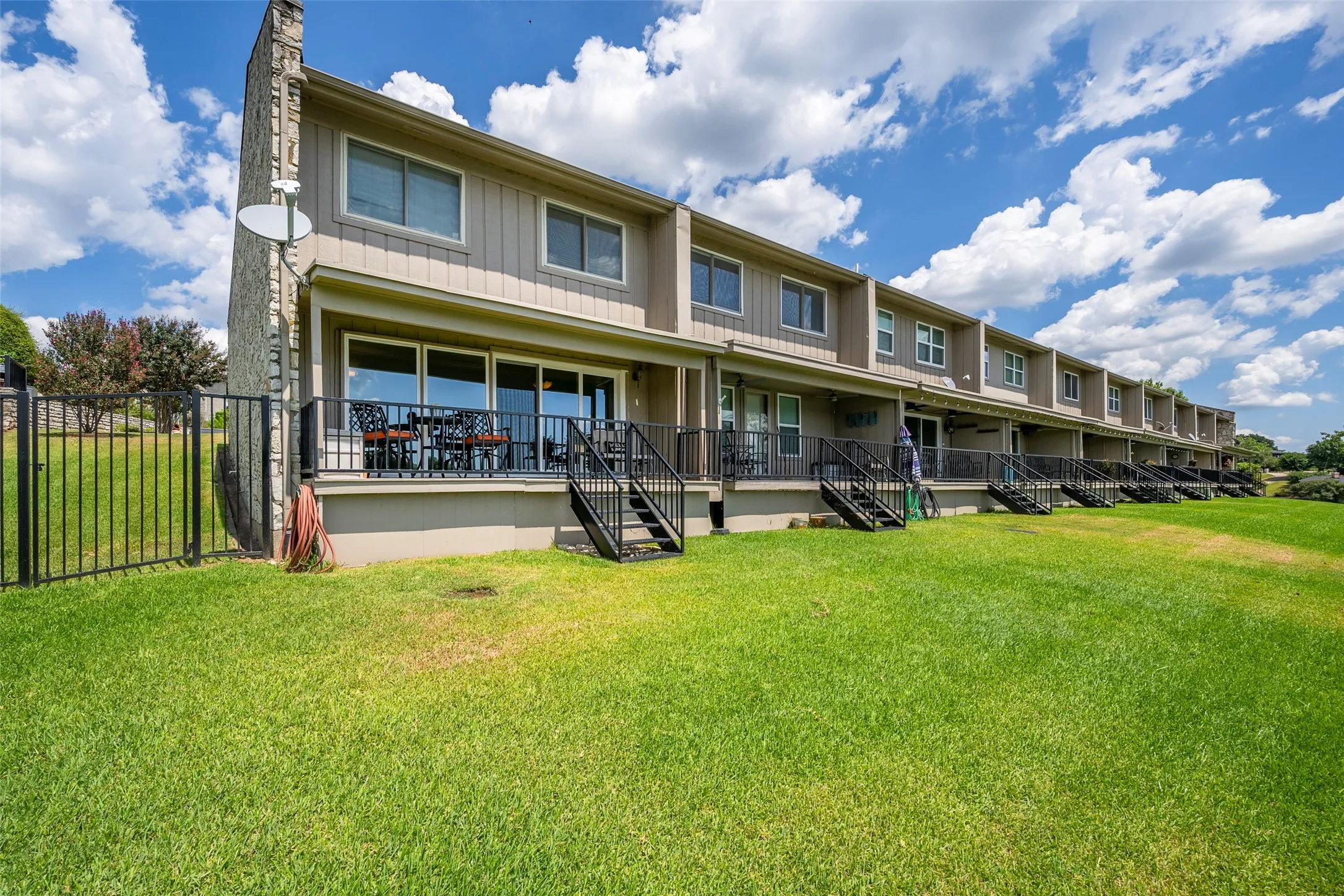 Condominium For Sale in Hood County , 5200 Country Club Drive, De Cordova, Texas 76049, 2 Bedroom, 2 Bathroom, 1 Garage spaces, 903 Sqft, built in 1973, Preowned, mls#21198750, Real Estate Agent in De Cordova, Homes For Sale in Hood county, Homes For Sale in De Cordova, Realtor in De Cordova Texas, Real Estate Brokerage Independent Realty Texas, Luminita Cordes Realtor