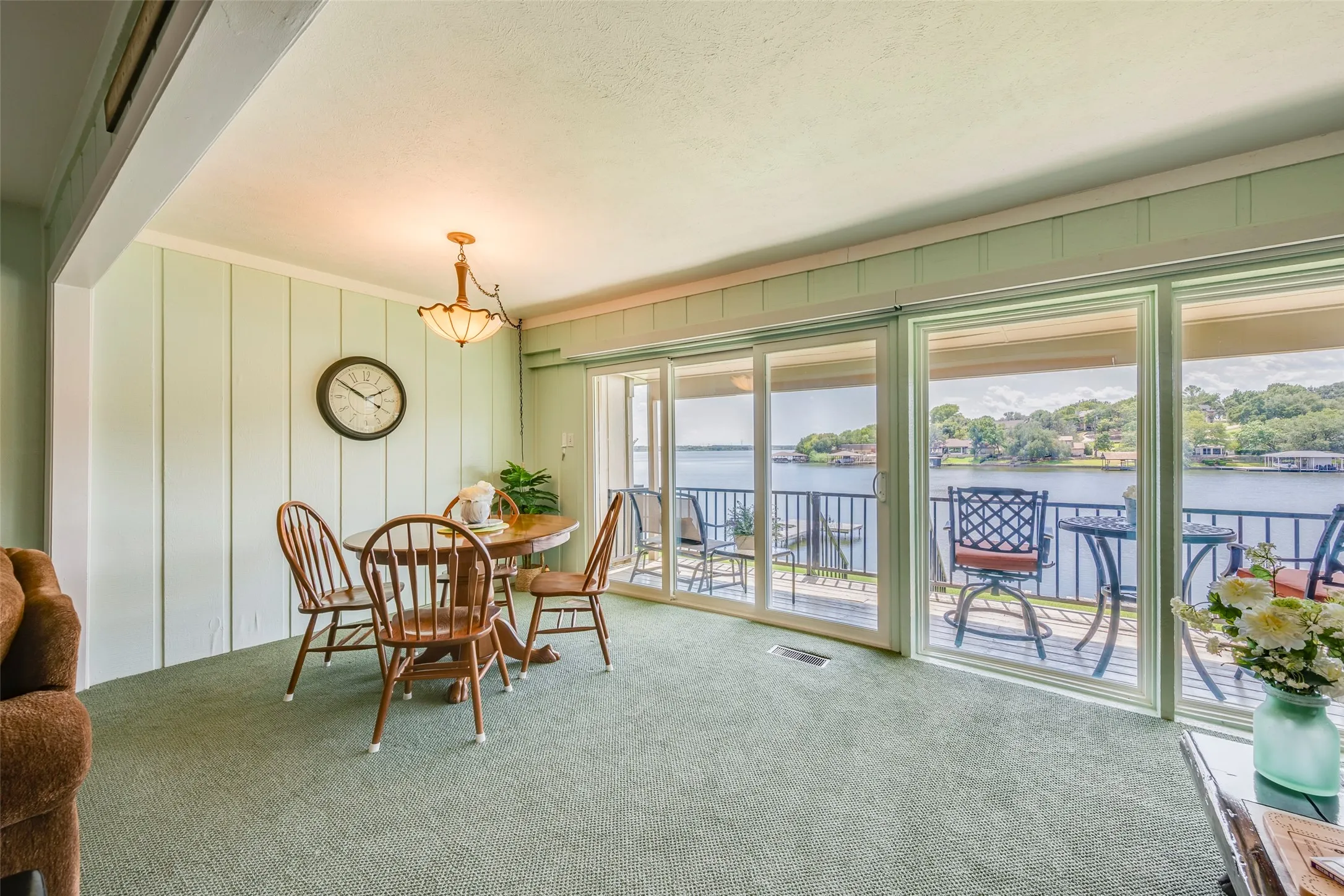 Condominium For Sale in Hood County , 5200 Country Club Drive, De Cordova, Texas 76049, 2 Bedroom, 2 Bathroom, 1 Garage spaces, 903 Sqft, built in 1973, Preowned, mls#21198750, Real Estate Agent in De Cordova, Homes For Sale in Hood county, Homes For Sale in De Cordova, Realtor in De Cordova Texas, Real Estate Brokerage Independent Realty Texas, Luminita Cordes Realtor