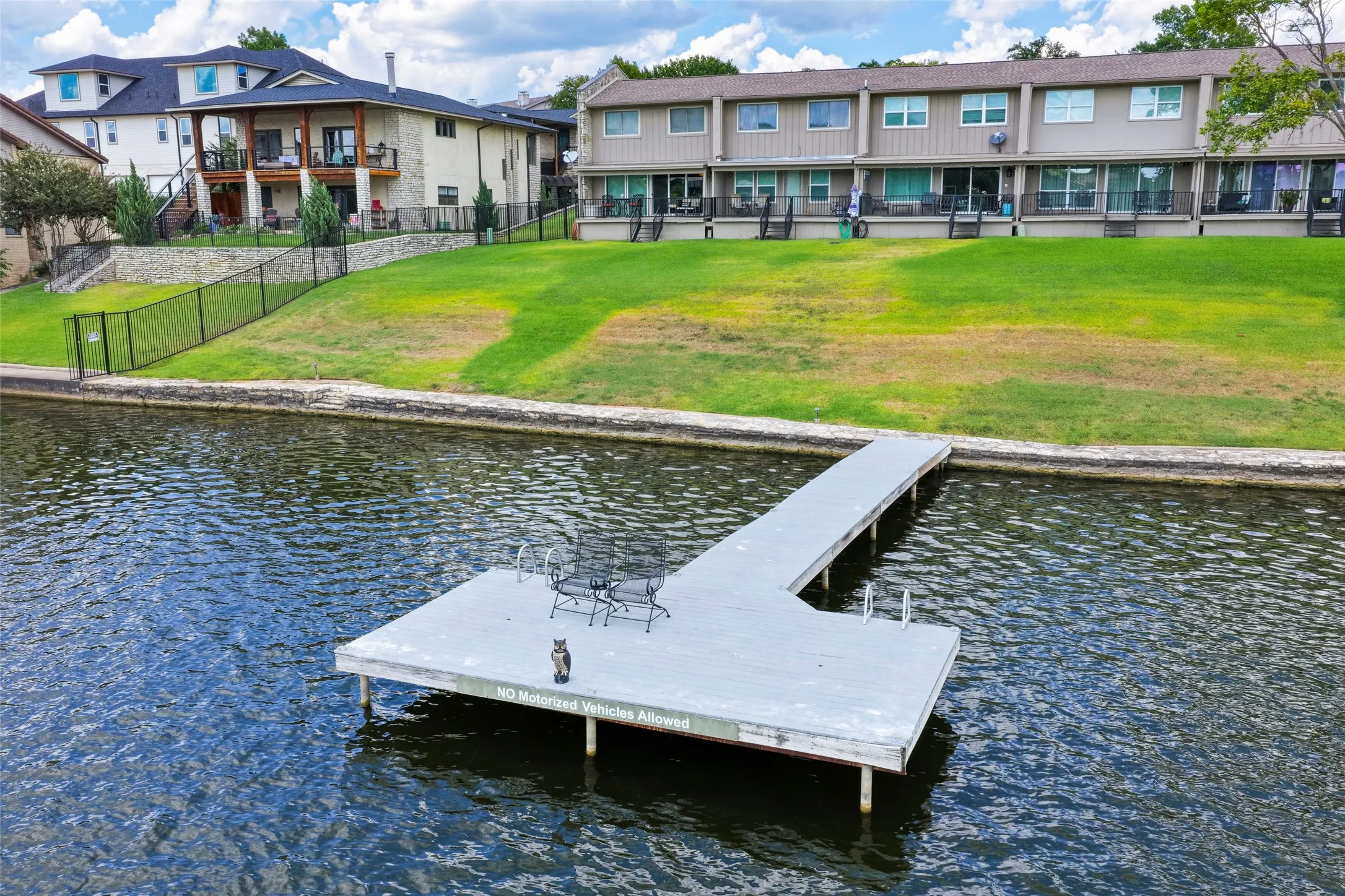 Condominium For Sale in Hood County , 5200 Country Club Drive, De Cordova, Texas 76049, 2 Bedroom, 2 Bathroom, 1 Garage spaces, 903 Sqft, built in 1973, Preowned, mls#21198750, Real Estate Agent in De Cordova, Homes For Sale in Hood county, Homes For Sale in De Cordova, Realtor in De Cordova Texas, Real Estate Brokerage Independent Realty Texas, Luminita Cordes Realtor