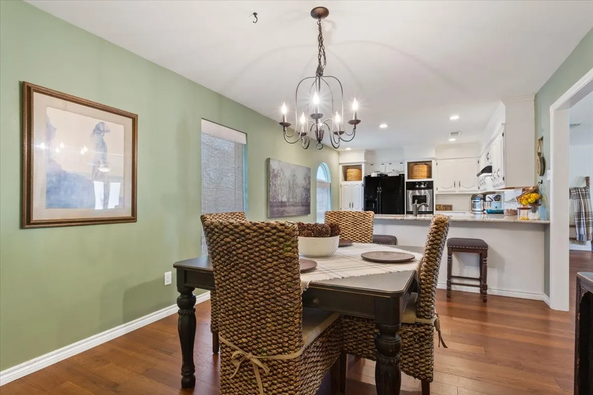 Single Family Residence For Sale in Mc Lennan County , 1033 Wedgewood Drive, Woodway, Texas 76712, 3 Bedroom, 3 Bathroom, 2 Garage spaces, 2,035 Sqft, built in 1977, Preowned, mls#21196470, Real Estate Agent in Woodway, Homes For Sale in Mc Lennan county, Homes For Sale in Woodway, Realtor in Woodway Texas, Real Estate Brokerage Independent Realty Texas, Luminita Cordes Realtor