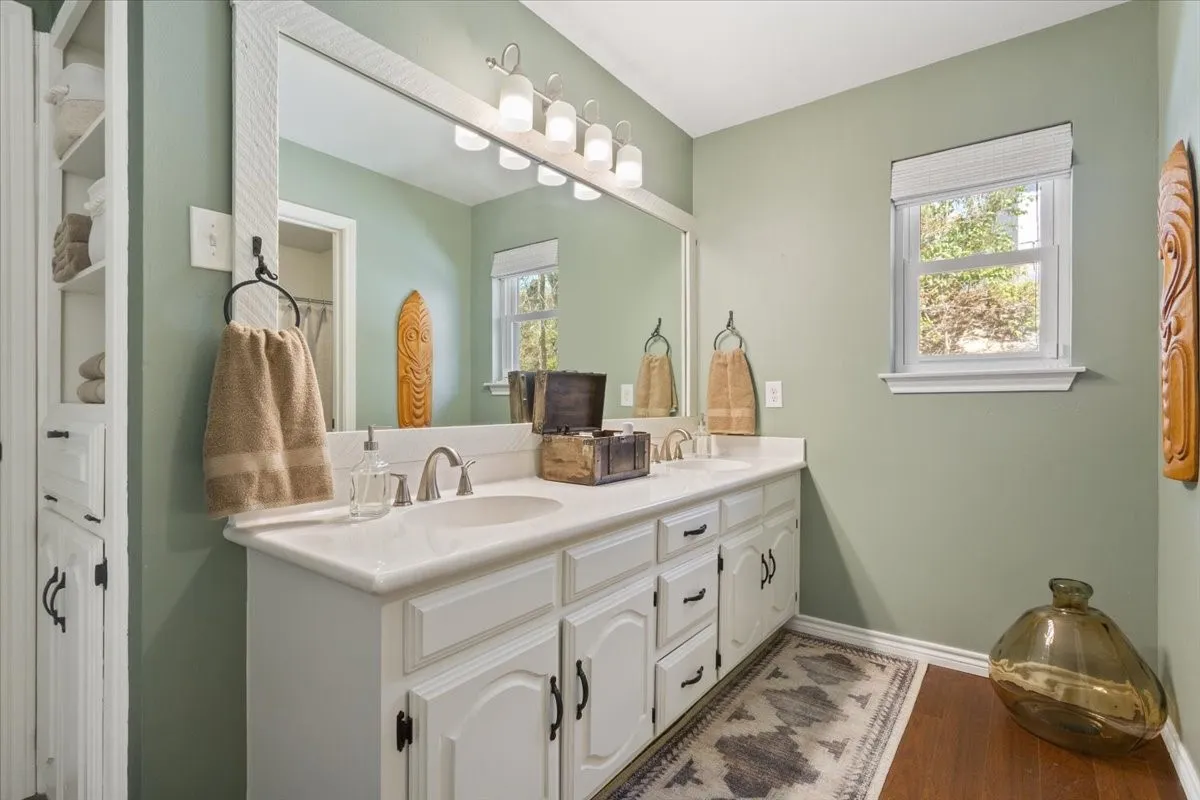 Single Family Residence For Sale in Mc Lennan County , 1033 Wedgewood Drive, Woodway, Texas 76712, 3 Bedroom, 3 Bathroom, 2 Garage spaces, 2,035 Sqft, built in 1977, Preowned, mls#21196470, Real Estate Agent in Woodway, Homes For Sale in Mc Lennan county, Homes For Sale in Woodway, Realtor in Woodway Texas, Real Estate Brokerage Independent Realty Texas, Luminita Cordes Realtor