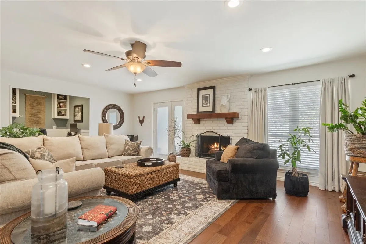 Single Family Residence For Sale in Mc Lennan County , 1033 Wedgewood Drive, Woodway, Texas 76712, 3 Bedroom, 3 Bathroom, 2 Garage spaces, 2,035 Sqft, built in 1977, Preowned, mls#21196470, Real Estate Agent in Woodway, Homes For Sale in Mc Lennan county, Homes For Sale in Woodway, Realtor in Woodway Texas, Real Estate Brokerage Independent Realty Texas, Luminita Cordes Realtor
