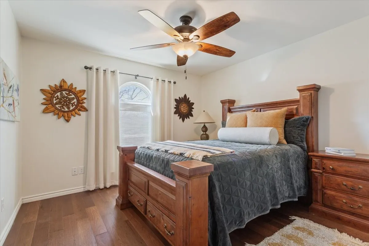 Single Family Residence For Sale in Mc Lennan County , 1033 Wedgewood Drive, Woodway, Texas 76712, 3 Bedroom, 3 Bathroom, 2 Garage spaces, 2,035 Sqft, built in 1977, Preowned, mls#21196470, Real Estate Agent in Woodway, Homes For Sale in Mc Lennan county, Homes For Sale in Woodway, Realtor in Woodway Texas, Real Estate Brokerage Independent Realty Texas, Luminita Cordes Realtor