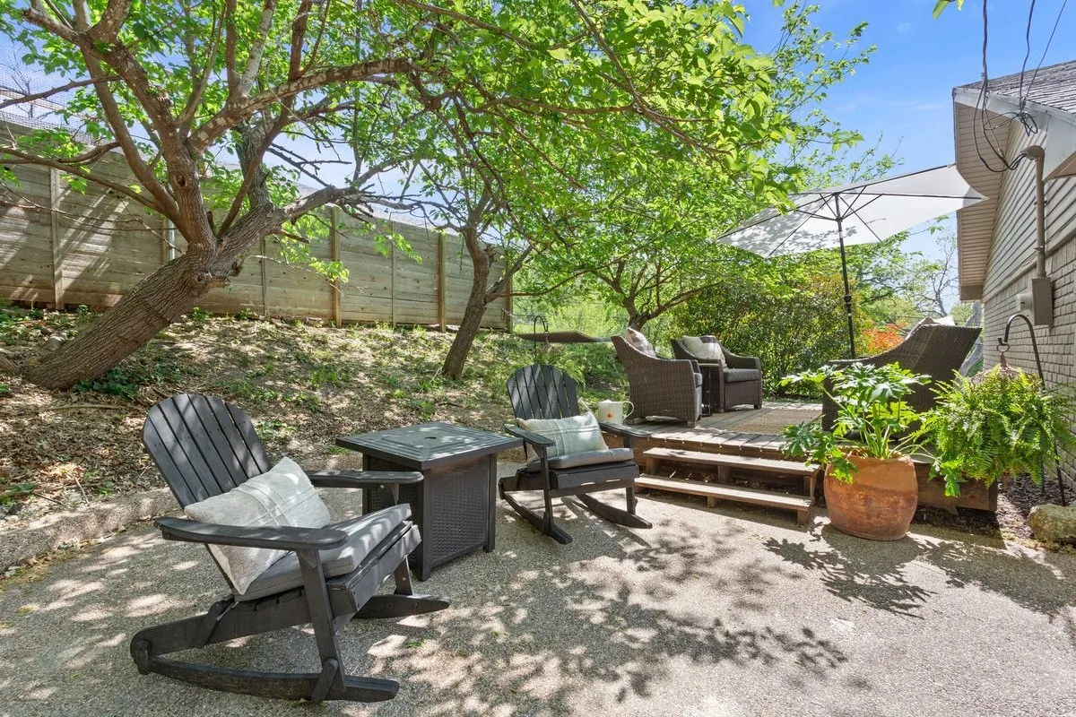Single Family Residence For Sale in Mc Lennan County , 1033 Wedgewood Drive, Woodway, Texas 76712, 3 Bedroom, 3 Bathroom, 2 Garage spaces, 2,035 Sqft, built in 1977, Preowned, mls#21196470, Real Estate Agent in Woodway, Homes For Sale in Mc Lennan county, Homes For Sale in Woodway, Realtor in Woodway Texas, Real Estate Brokerage Independent Realty Texas, Luminita Cordes Realtor