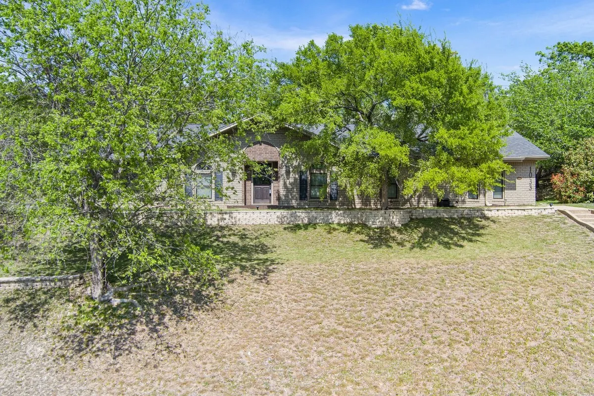 Single Family Residence For Sale in Mc Lennan County , 1033 Wedgewood Drive, Woodway, Texas 76712, 3 Bedroom, 3 Bathroom, 2 Garage spaces, 2,035 Sqft, built in 1977, Preowned, mls#21196470, Real Estate Agent in Woodway, Homes For Sale in Mc Lennan county, Homes For Sale in Woodway, Realtor in Woodway Texas, Real Estate Brokerage Independent Realty Texas, Luminita Cordes Realtor