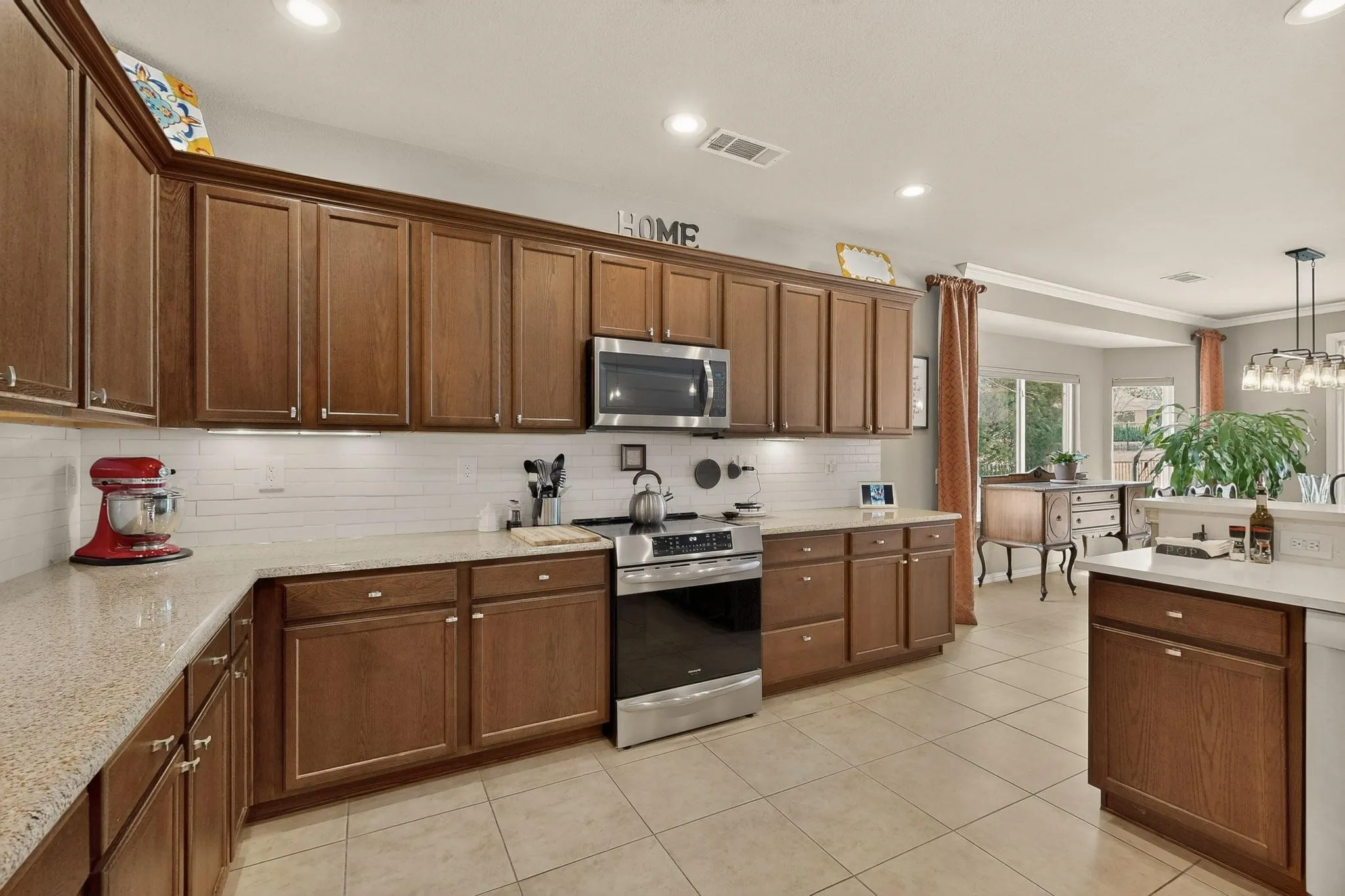 Single Family Residence For Sale in Denton County , 11005 La Jolla Way, Denton, Texas 76207, 2 Bedroom, 3 Bathroom, 3 Garage spaces, 2,228 Sqft, built in 2008, Preowned, mls#21196970, Real Estate Agent in Denton, Homes For Sale in Denton county, Homes For Sale in Denton, Realtor in Denton Texas, Real Estate Brokerage Independent Realty Texas, Luminita Cordes Realtor