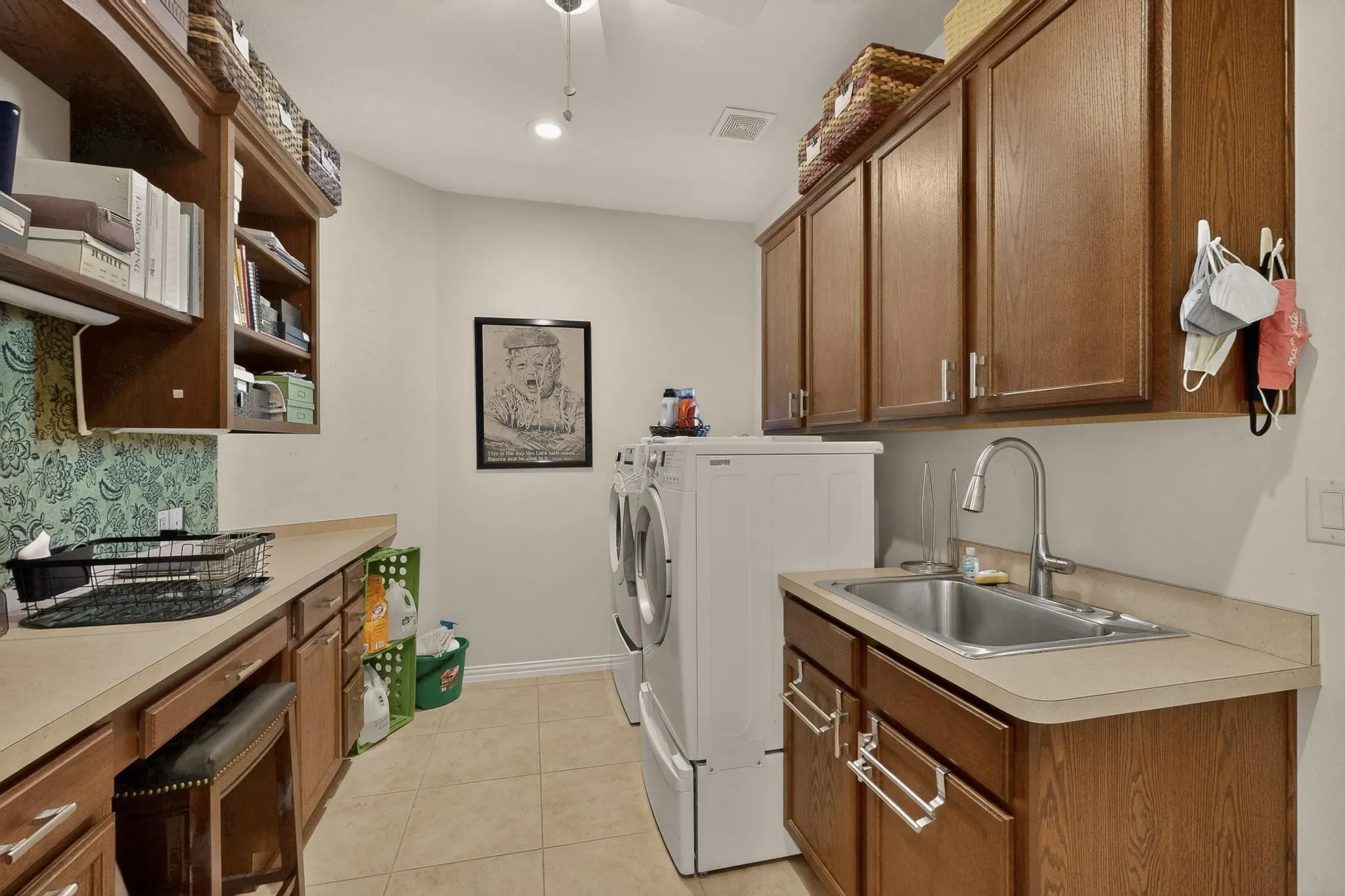 Single Family Residence For Sale in Denton County , 11005 La Jolla Way, Denton, Texas 76207, 2 Bedroom, 3 Bathroom, 3 Garage spaces, 2,228 Sqft, built in 2008, Preowned, mls#21196970, Real Estate Agent in Denton, Homes For Sale in Denton county, Homes For Sale in Denton, Realtor in Denton Texas, Real Estate Brokerage Independent Realty Texas, Luminita Cordes Realtor