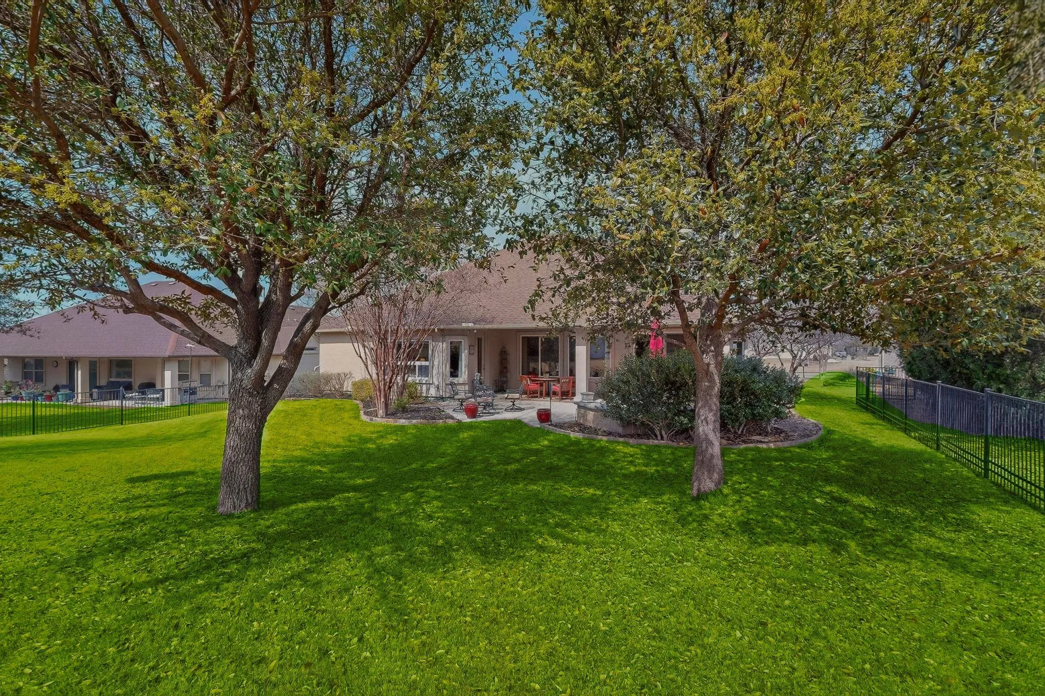 Single Family Residence For Sale in Denton County , 11005 La Jolla Way, Denton, Texas 76207, 2 Bedroom, 3 Bathroom, 3 Garage spaces, 2,228 Sqft, built in 2008, Preowned, mls#21196970, Real Estate Agent in Denton, Homes For Sale in Denton county, Homes For Sale in Denton, Realtor in Denton Texas, Real Estate Brokerage Independent Realty Texas, Luminita Cordes Realtor