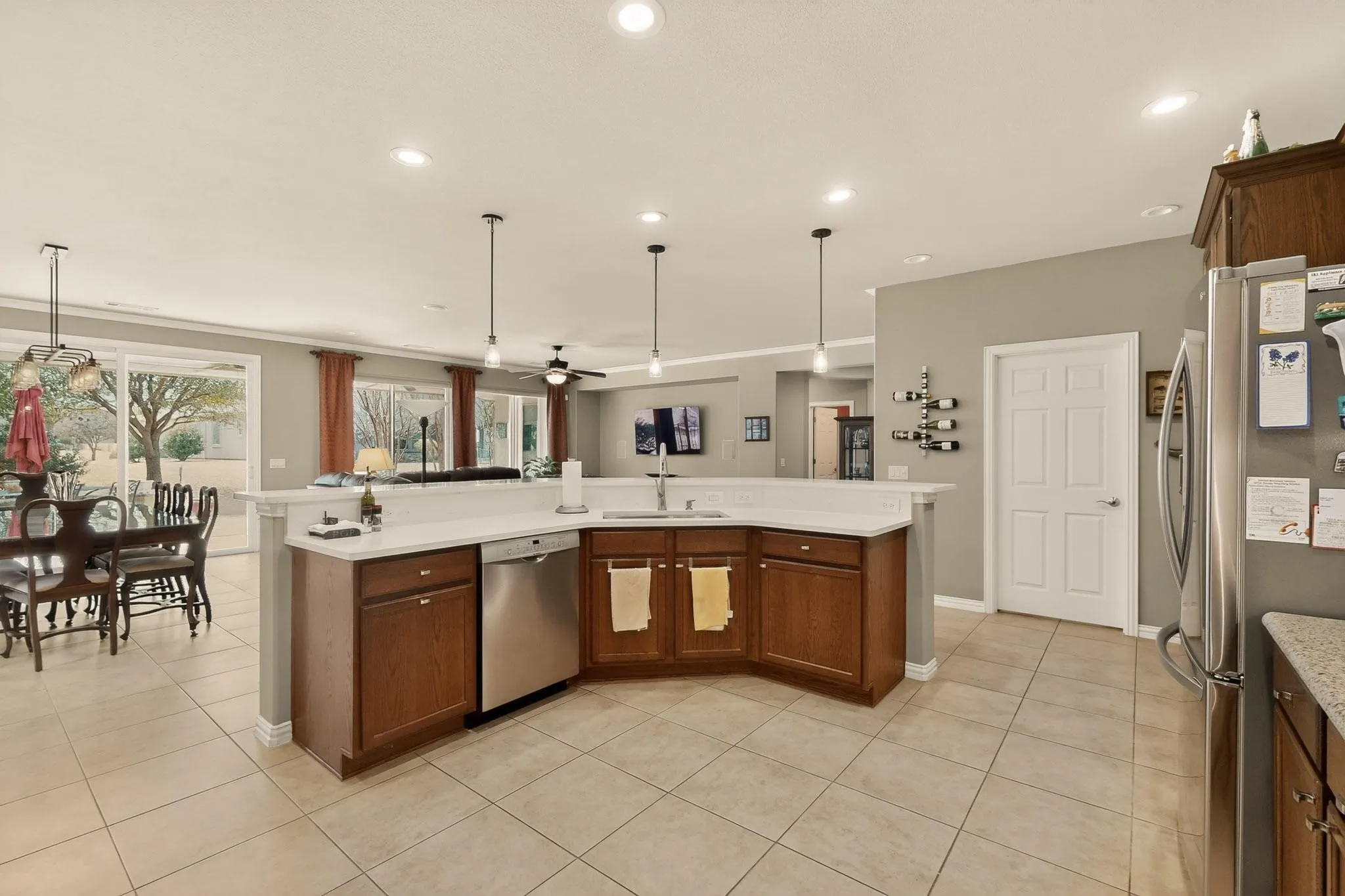 Single Family Residence For Sale in Denton County , 11005 La Jolla Way, Denton, Texas 76207, 2 Bedroom, 3 Bathroom, 3 Garage spaces, 2,228 Sqft, built in 2008, Preowned, mls#21196970, Real Estate Agent in Denton, Homes For Sale in Denton county, Homes For Sale in Denton, Realtor in Denton Texas, Real Estate Brokerage Independent Realty Texas, Luminita Cordes Realtor