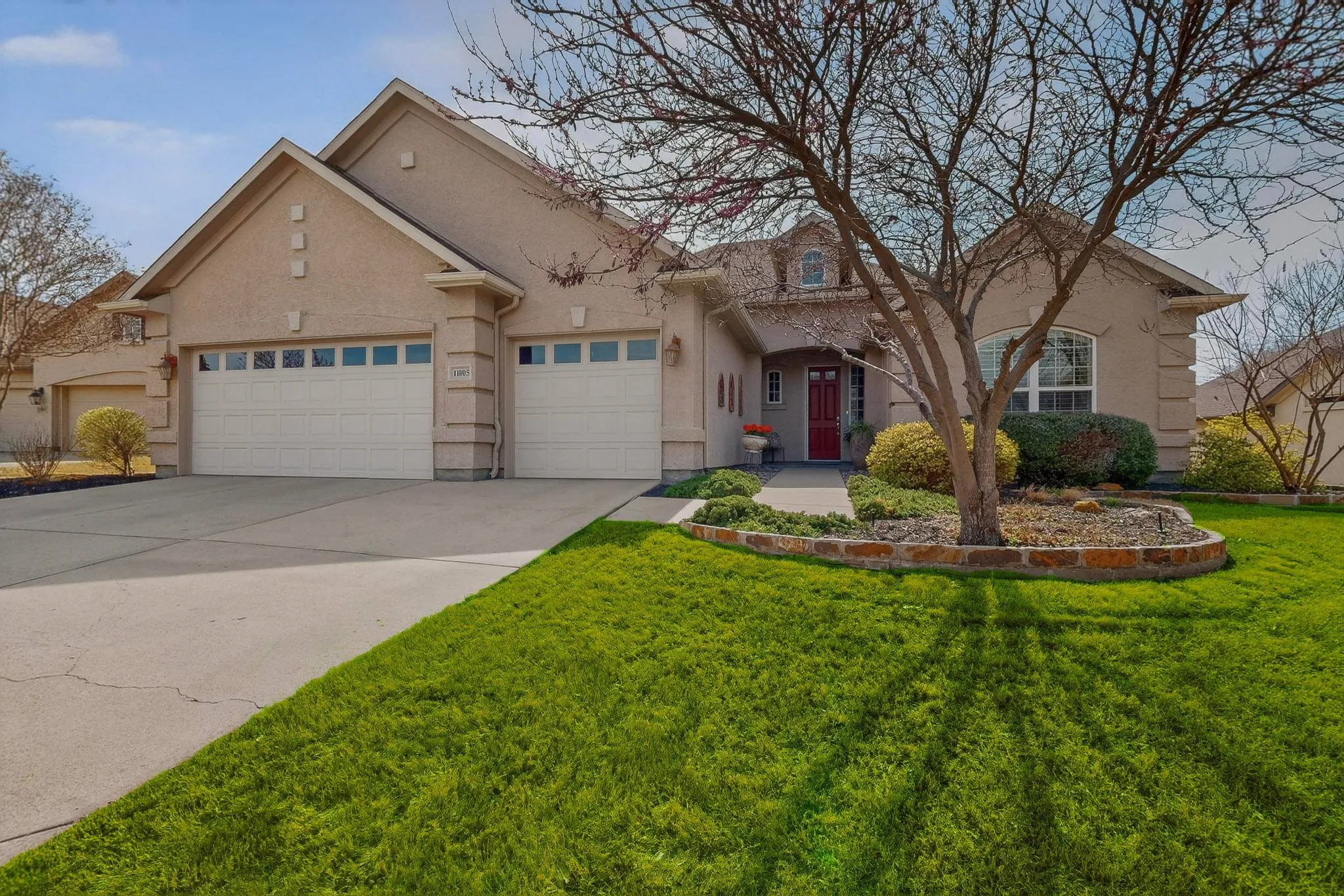 Single Family Residence For Sale in Denton County , 11005 La Jolla Way, Denton, Texas 76207, 2 Bedroom, 3 Bathroom, 3 Garage spaces, 2,228 Sqft, built in 2008, Preowned, mls#21196970, Real Estate Agent in Denton, Homes For Sale in Denton county, Homes For Sale in Denton, Realtor in Denton Texas, Real Estate Brokerage Independent Realty Texas, Luminita Cordes Realtor