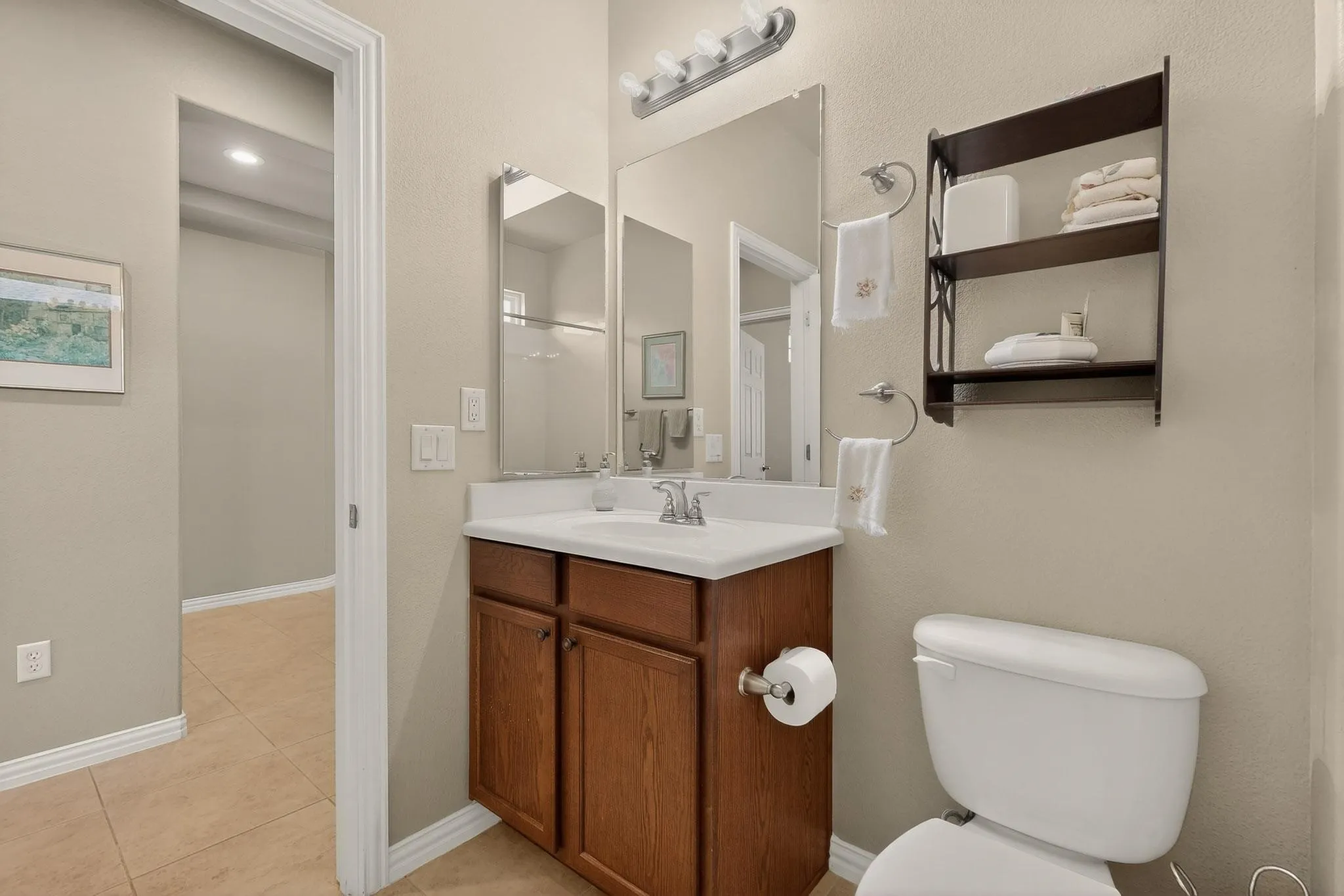 Single Family Residence For Sale in Denton County , 11005 La Jolla Way, Denton, Texas 76207, 2 Bedroom, 3 Bathroom, 3 Garage spaces, 2,228 Sqft, built in 2008, Preowned, mls#21196970, Real Estate Agent in Denton, Homes For Sale in Denton county, Homes For Sale in Denton, Realtor in Denton Texas, Real Estate Brokerage Independent Realty Texas, Luminita Cordes Realtor