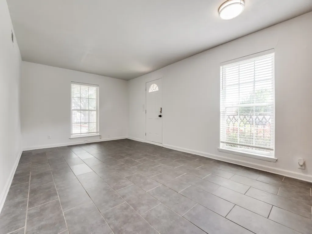Condominium For Sale in Dallas County , 5234 Fleetwood Oaks Avenue 120, Dallas, Texas 75235, 1 Bedroom, 1 Bathroom, Garage spaces, 710 Sqft, built in 1963, Preowned, Price $129,000, mls#21198037, Real Estate Agent in Dallas, Homes For Sale in Dallas county, Homes For Sale in Dallas, Realtor in Dallas Texas, Real Estate Brokerage Independent Realty Texas, Luminita Cordes Realtor