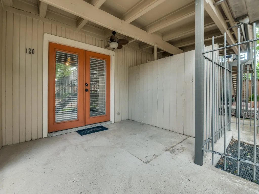 Condominium For Sale in Dallas County , 5234 Fleetwood Oaks Avenue 120, Dallas, Texas 75235, 1 Bedroom, 1 Bathroom, Garage spaces, 710 Sqft, built in 1963, Preowned, Price $129,000, mls#21198037, Real Estate Agent in Dallas, Homes For Sale in Dallas county, Homes For Sale in Dallas, Realtor in Dallas Texas, Real Estate Brokerage Independent Realty Texas, Luminita Cordes Realtor