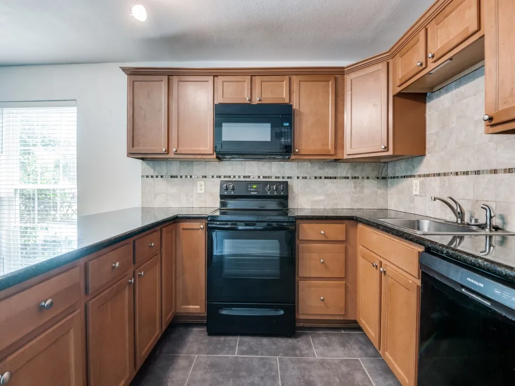 Condominium For Sale in Dallas County , 5234 Fleetwood Oaks Avenue 120, Dallas, Texas 75235, 1 Bedroom, 1 Bathroom, Garage spaces, 710 Sqft, built in 1963, Preowned, Price $129,000, mls#21198037, Real Estate Agent in Dallas, Homes For Sale in Dallas county, Homes For Sale in Dallas, Realtor in Dallas Texas, Real Estate Brokerage Independent Realty Texas, Luminita Cordes Realtor