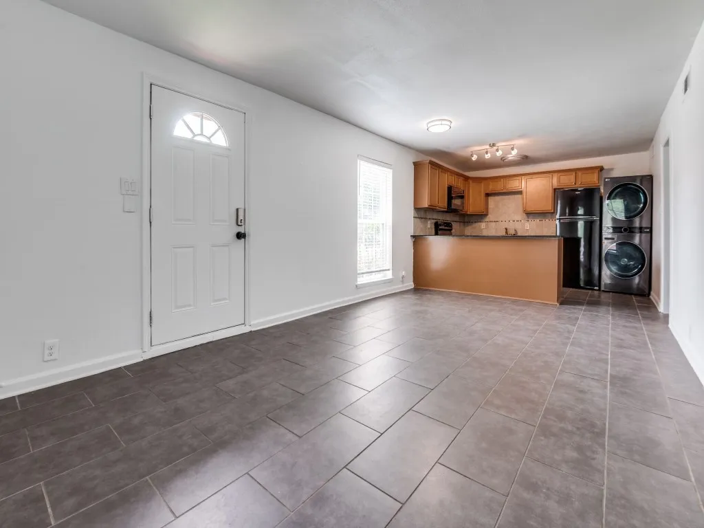 Condominium For Sale in Dallas County , 5234 Fleetwood Oaks Avenue 120, Dallas, Texas 75235, 1 Bedroom, 1 Bathroom, Garage spaces, 710 Sqft, built in 1963, Preowned, Price $129,000, mls#21198037, Real Estate Agent in Dallas, Homes For Sale in Dallas county, Homes For Sale in Dallas, Realtor in Dallas Texas, Real Estate Brokerage Independent Realty Texas, Luminita Cordes Realtor