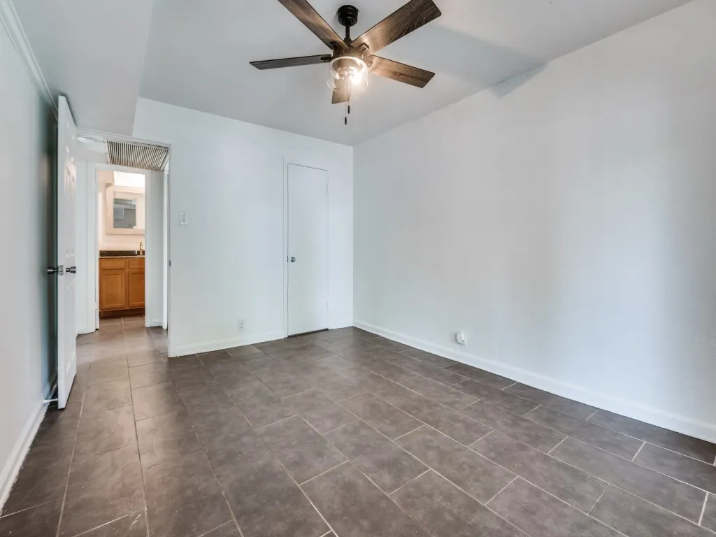Condominium For Sale in Dallas County , 5234 Fleetwood Oaks Avenue 120, Dallas, Texas 75235, 1 Bedroom, 1 Bathroom, Garage spaces, 710 Sqft, built in 1963, Preowned, Price $129,000, mls#21198037, Real Estate Agent in Dallas, Homes For Sale in Dallas county, Homes For Sale in Dallas, Realtor in Dallas Texas, Real Estate Brokerage Independent Realty Texas, Luminita Cordes Realtor