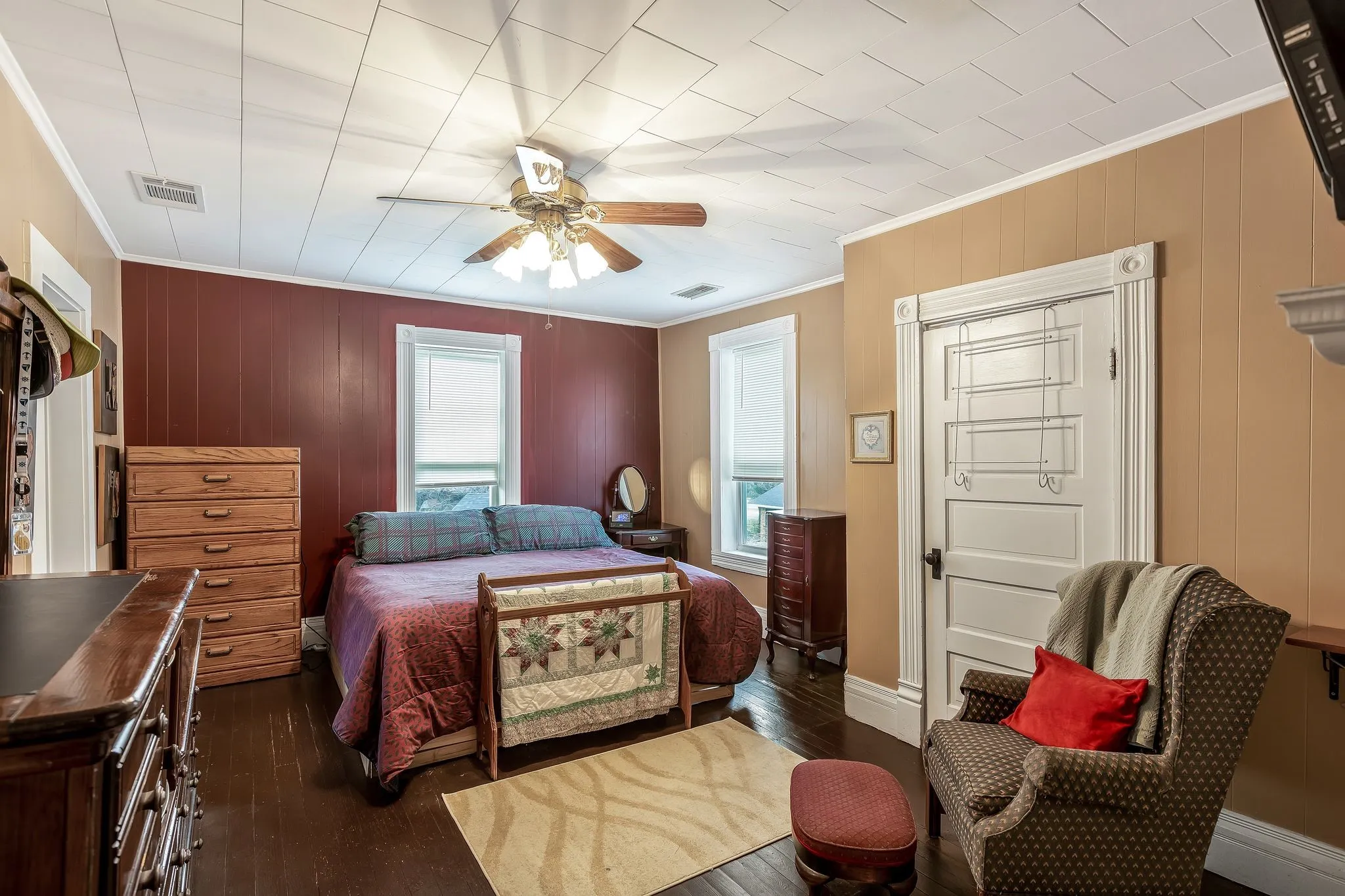Single Family Residence For Sale in Rockwall County , 917 Wood Street, Royse City, Texas 75189, 4 Bedroom, 2 Bathroom, Garage spaces, 2,916 Sqft, built in 1905, mls#21198291, Real Estate Agent in Royse City, Homes For Sale in Rockwall county, Homes For Sale in Royse City, Realtor in Royse City Texas, Real Estate Brokerage Independent Realty Texas, Luminita Cordes Realtor