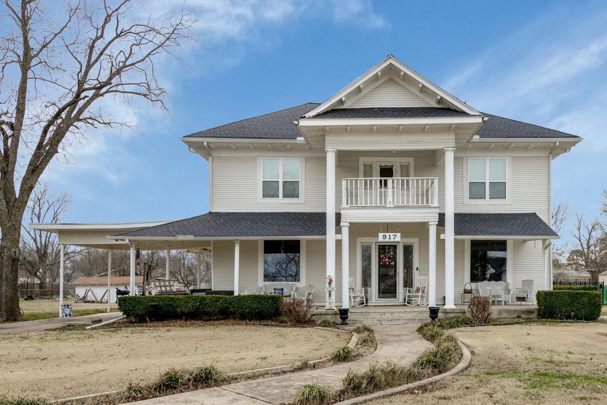 Single Family Residence For Sale in Rockwall County , 917 Wood Street, Royse City, Texas 75189, 4 Bedroom, 2 Bathroom, Garage spaces, 2,916 Sqft, built in 1905, mls#21198291, Real Estate Agent in Royse City, Homes For Sale in Rockwall county, Homes For Sale in Royse City, Realtor in Royse City Texas, Real Estate Brokerage Independent Realty Texas, Luminita Cordes Realtor