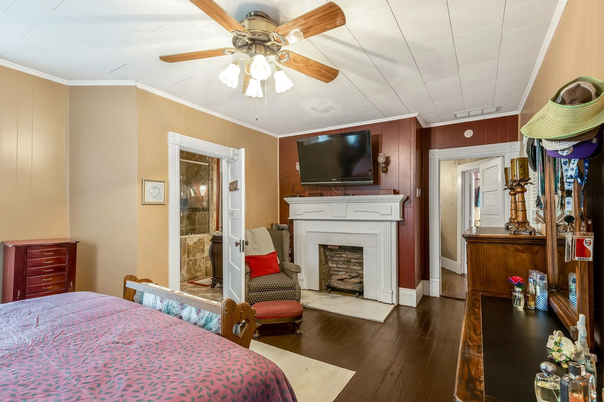 Single Family Residence For Sale in Rockwall County , 917 Wood Street, Royse City, Texas 75189, 4 Bedroom, 2 Bathroom, Garage spaces, 2,916 Sqft, built in 1905, mls#21198291, Real Estate Agent in Royse City, Homes For Sale in Rockwall county, Homes For Sale in Royse City, Realtor in Royse City Texas, Real Estate Brokerage Independent Realty Texas, Luminita Cordes Realtor