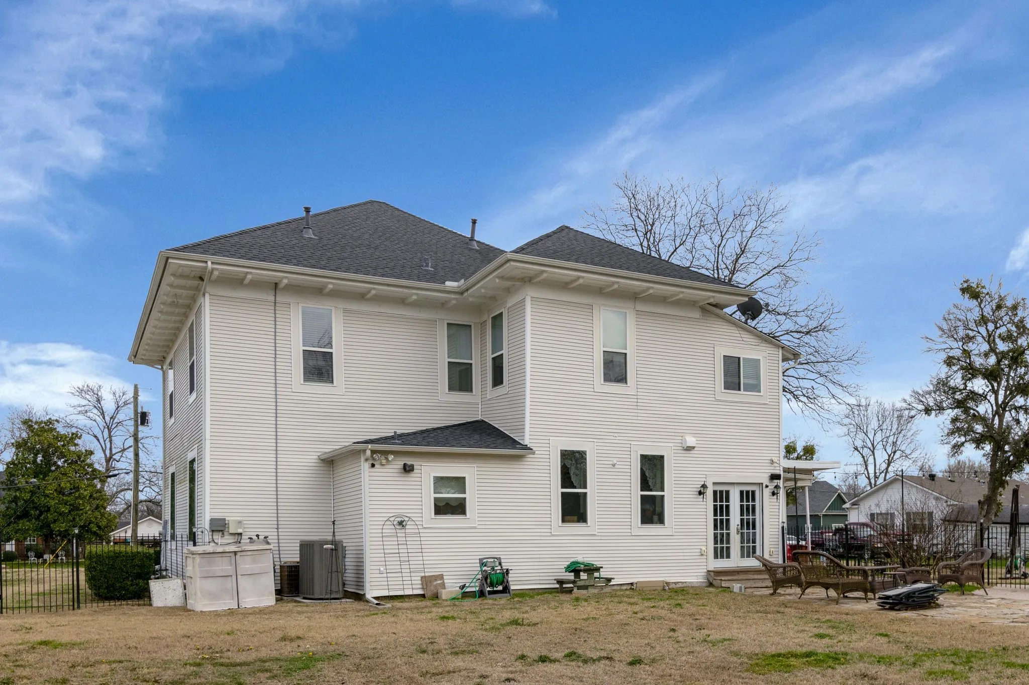 Single Family Residence For Sale in Rockwall County , 917 Wood Street, Royse City, Texas 75189, 4 Bedroom, 2 Bathroom, Garage spaces, 2,916 Sqft, built in 1905, mls#21198291, Real Estate Agent in Royse City, Homes For Sale in Rockwall county, Homes For Sale in Royse City, Realtor in Royse City Texas, Real Estate Brokerage Independent Realty Texas, Luminita Cordes Realtor