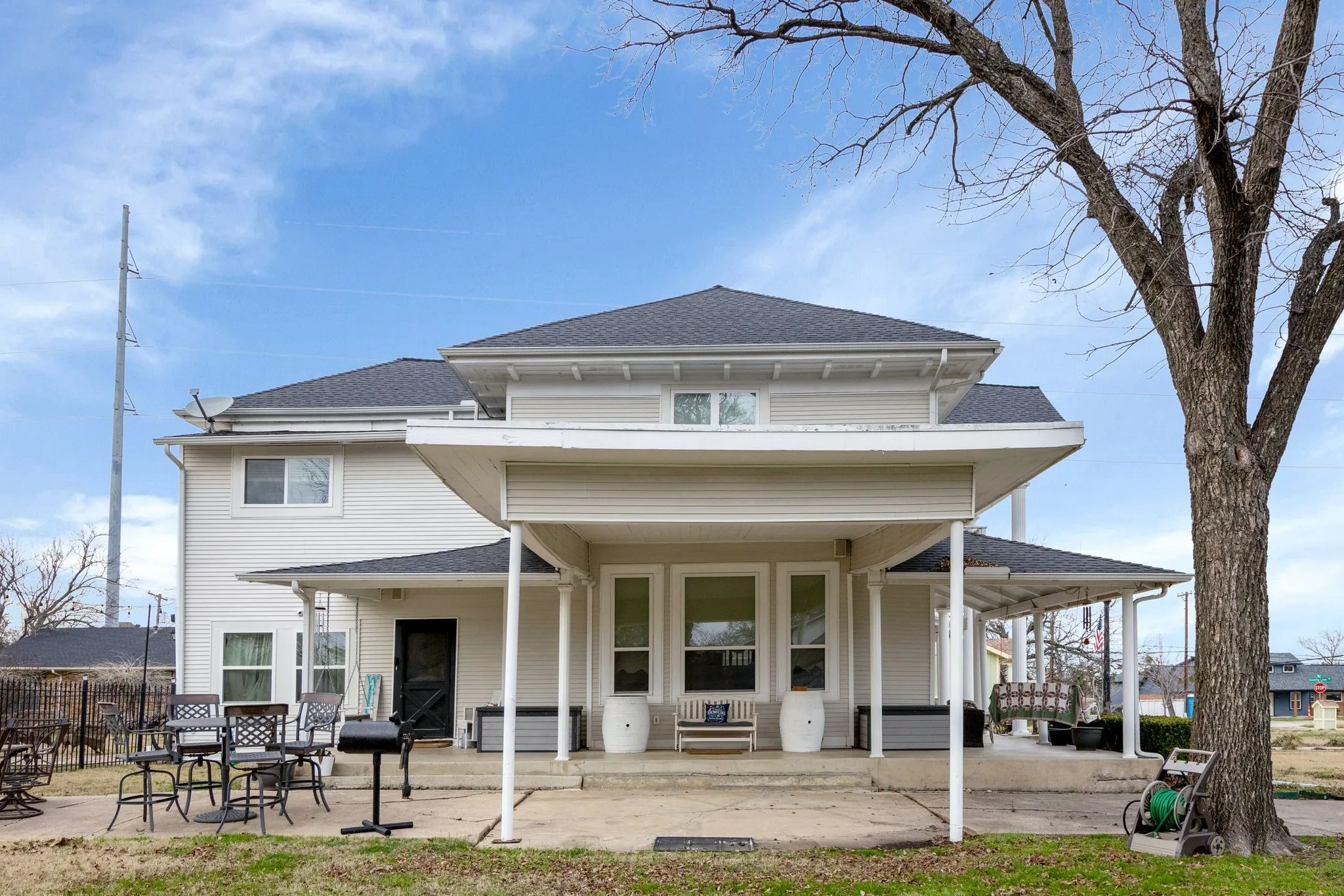 Single Family Residence For Sale in Rockwall County , 917 Wood Street, Royse City, Texas 75189, 4 Bedroom, 2 Bathroom, Garage spaces, 2,916 Sqft, built in 1905, mls#21198291, Real Estate Agent in Royse City, Homes For Sale in Rockwall county, Homes For Sale in Royse City, Realtor in Royse City Texas, Real Estate Brokerage Independent Realty Texas, Luminita Cordes Realtor
