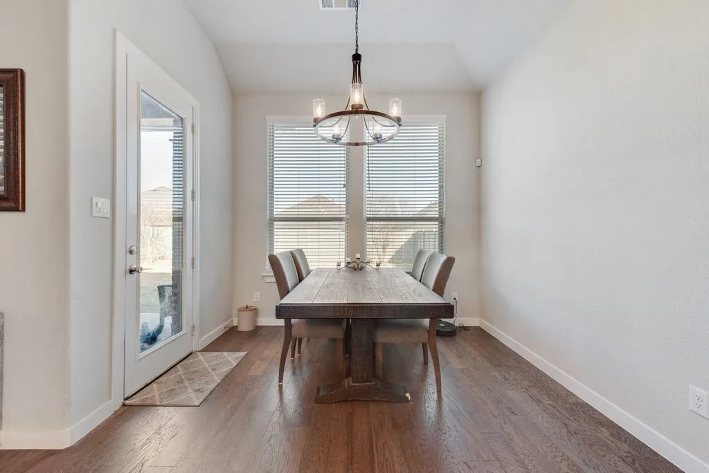 Single Family Residence For Sale in Denton County , 1308 E Swan Trail, Argyle, Texas 76226, 3 Bedroom, 2 Bathroom, 2 Garage spaces, 1,744 Sqft, built in 2019, mls#21195005, Real Estate Agent in Argyle, Homes For Sale in Denton county, Homes For Sale in Argyle, Realtor in Argyle Texas, Real Estate Brokerage Independent Realty Texas, Luminita Cordes Realtor
